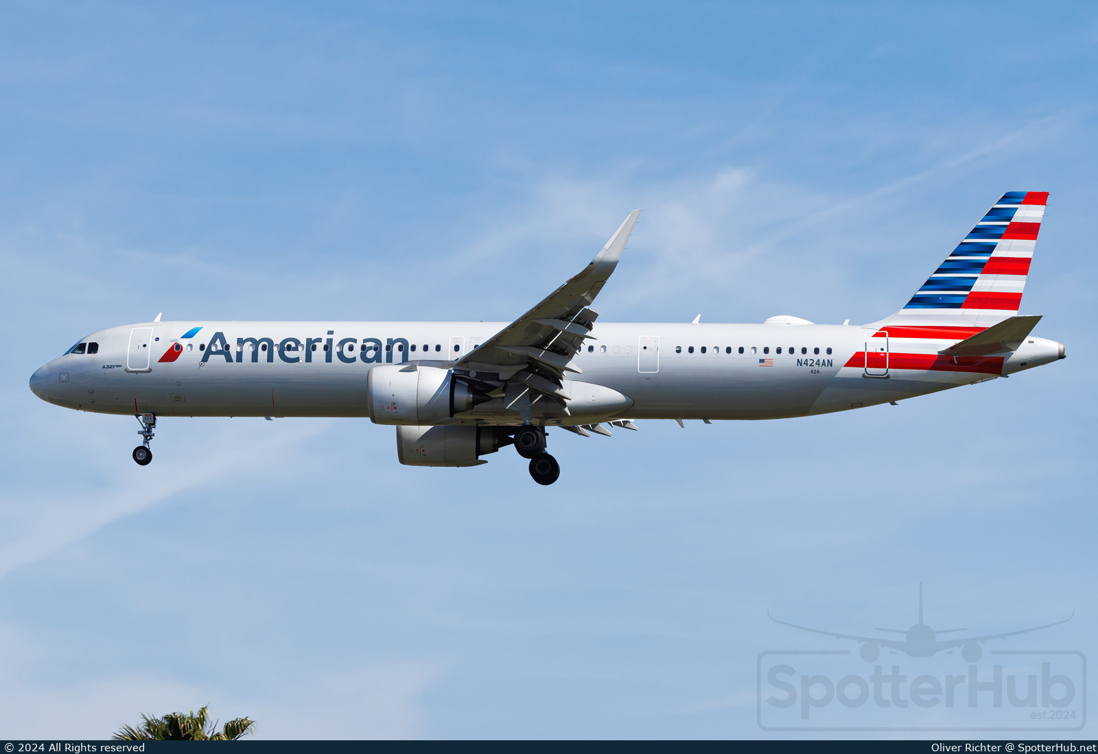 Photo of N424AN - Airbus A321-253NX operated by American Airlines