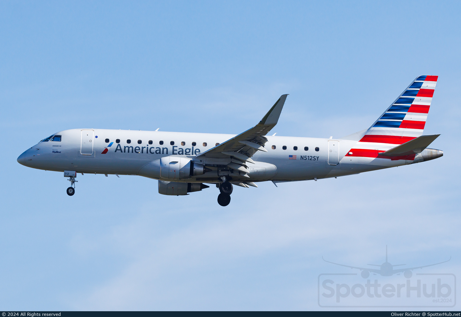Photo of N512SY - Embraer ERJ-175LR operated by American Eagle (opb SkyWest Airlines)