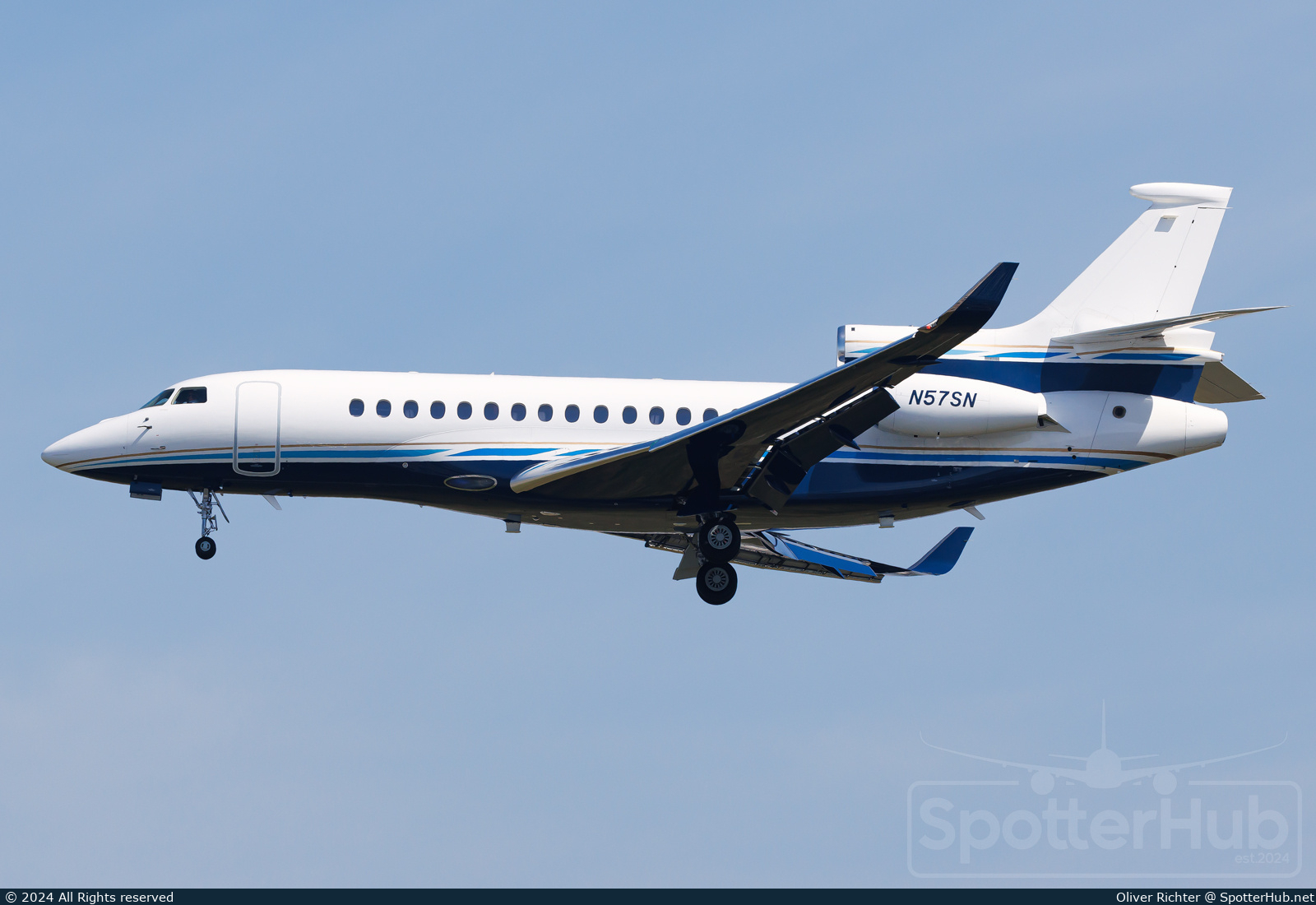 Photo of N57SN - Dassault Falcon 8X operated by Sony Aviation