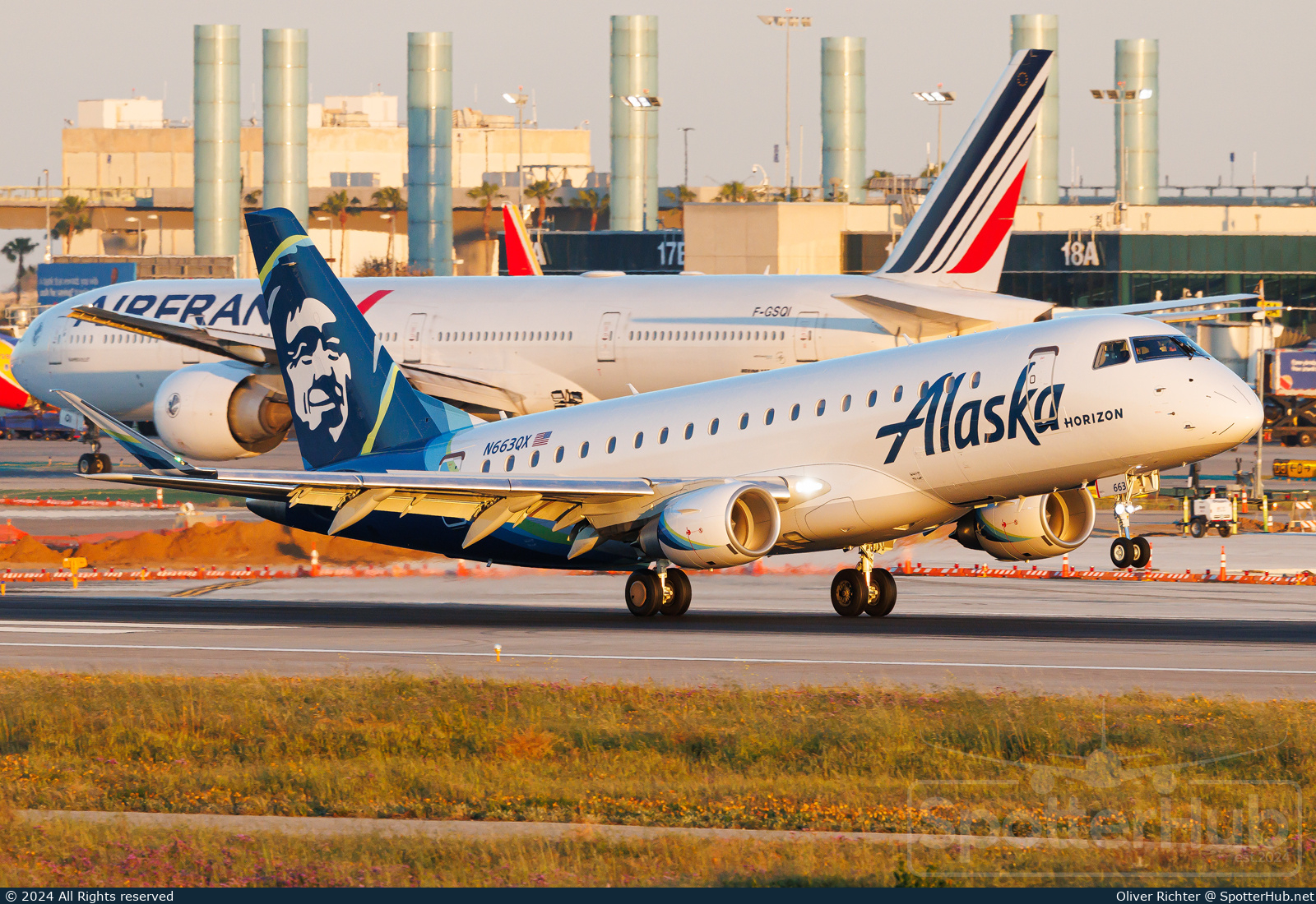 Photo of N663QX - Embraer ERJ-175LR operated by Alaska Airlines (opb Horizon Air)
