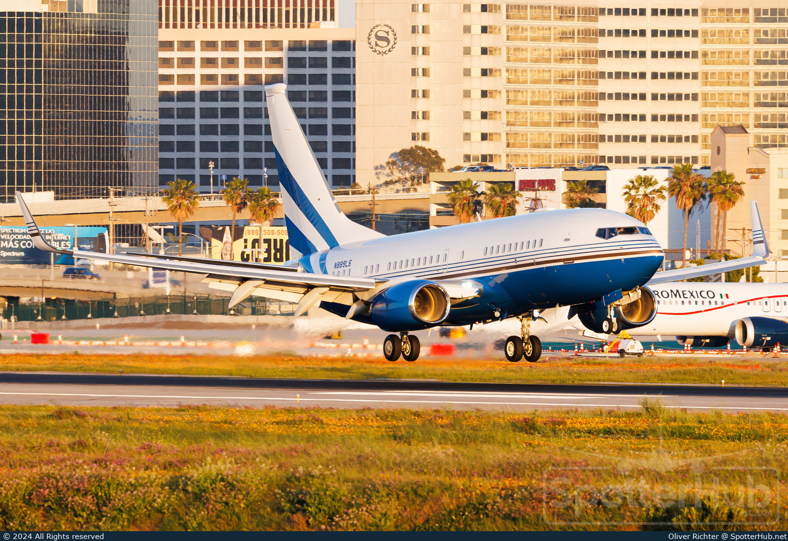 Photo of N889LS - Boeing 737-73T(BBJ) operated by Las Vegas Sands Corp.