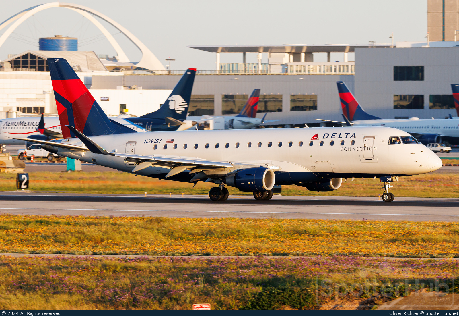 Photo of N291SY - Embraer ERJ-175LL operated by Delta Connection (opb SkyWest Airlines)