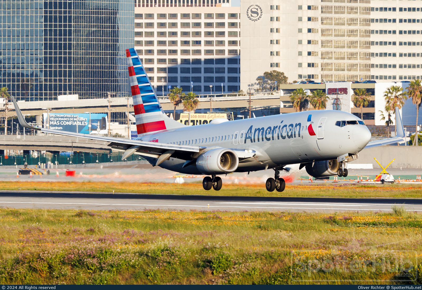 Photo of N994NN - Boeing 737-823 operated by American Airlines