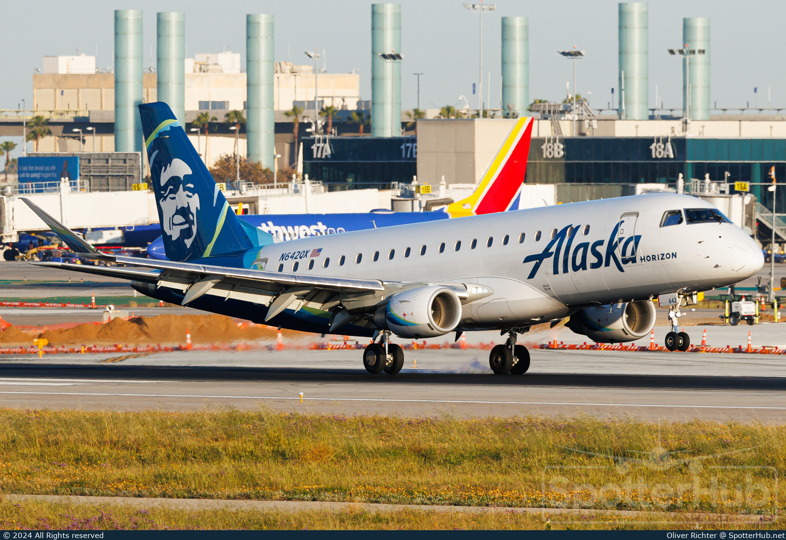 Photo of N642QX - Embraer ERJ-175LR operated by Alaska Airlines (opb Horizon Air)