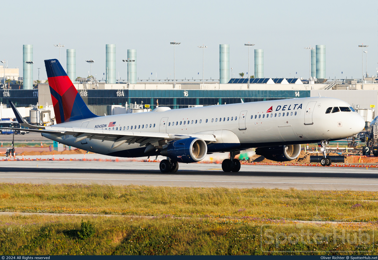 Photo of N345DN - Airbus A321-211 operated by Delta Air Lines