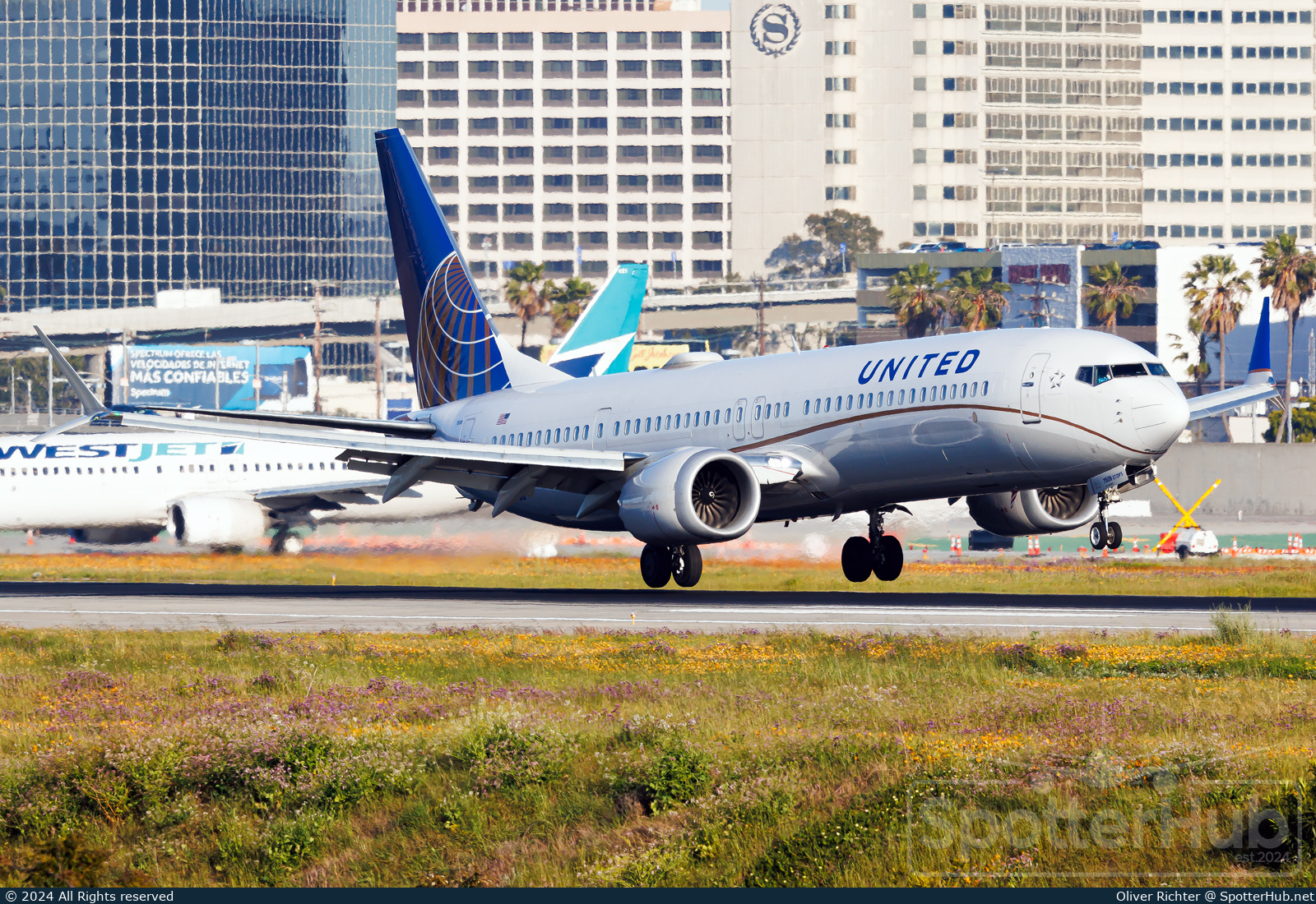 Photo of N37508 - Boeing 737 MAX 9 operated by United Airlines