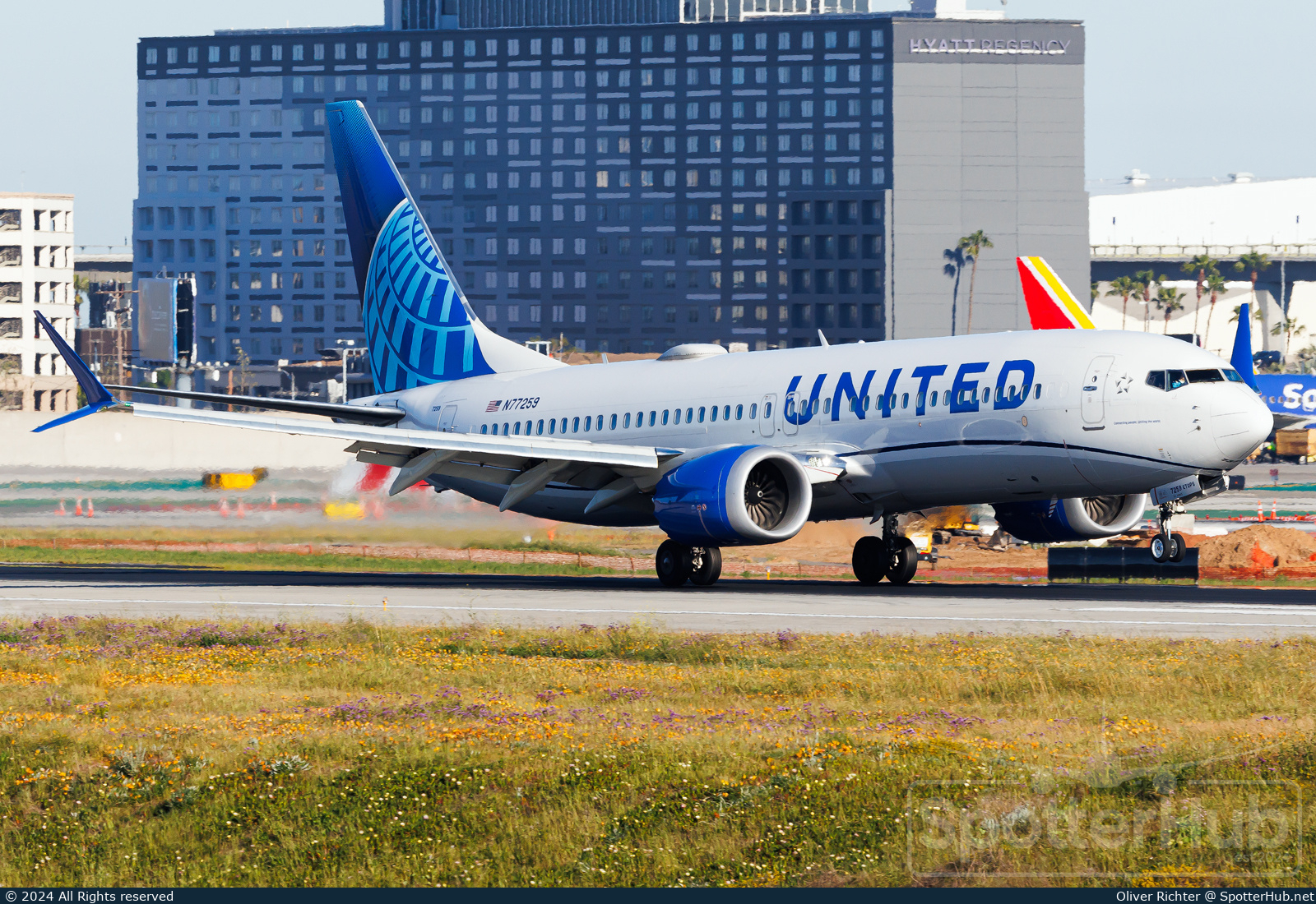 Photo of N77259 - Boeing 737 MAX 8 operated by United Airlines