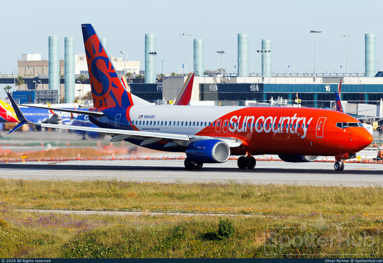 Photo of N844SY - Boeing 737-8K5 operated by Sun Country Airlines
