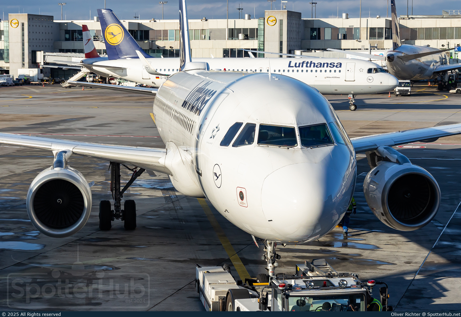 Photo of D-AIQT - Airbus A320-211 operated by Lufthansa