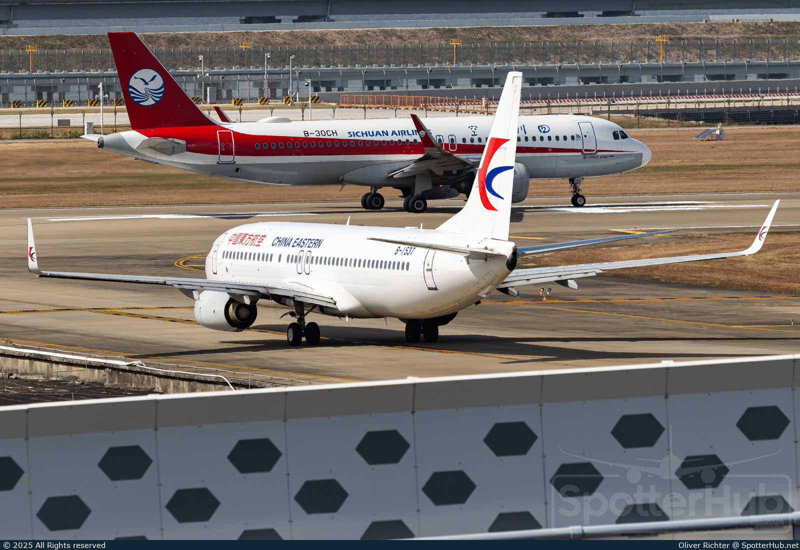 Photo of B-1537 - Boeing 737-89P operated by China Eastern Airlines