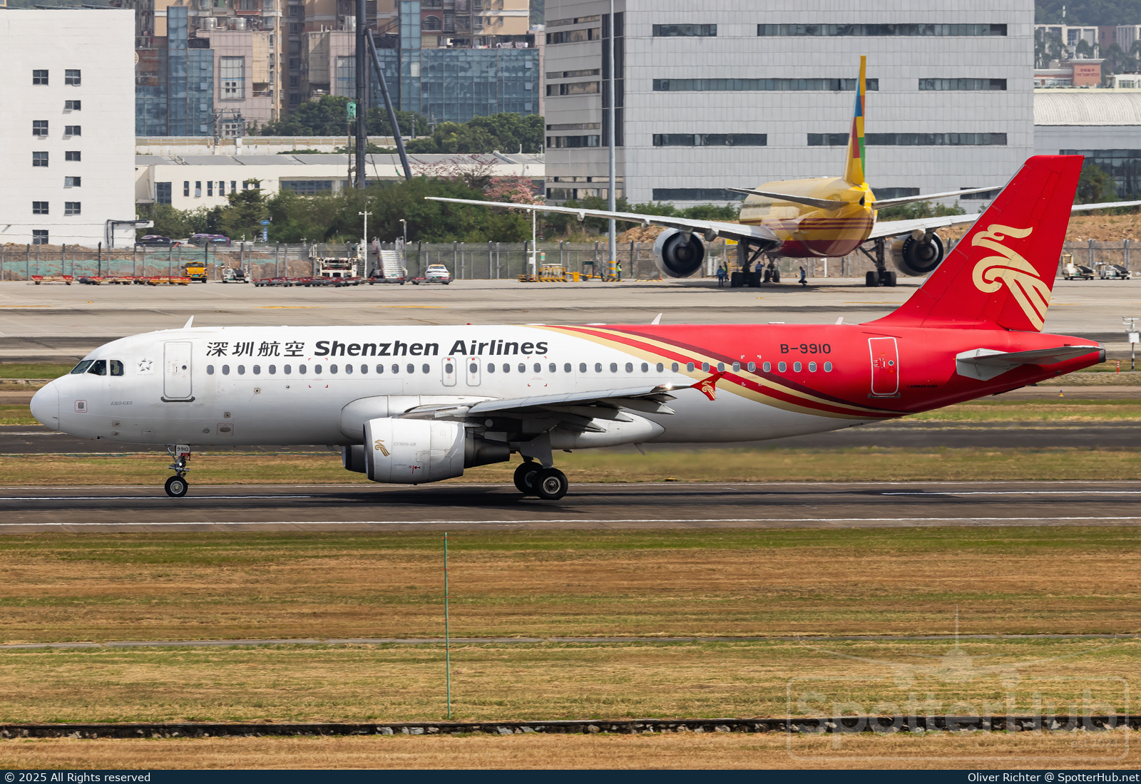 Photo of B-9910 - Airbus A320-214 operated by Shenzhen Airlines