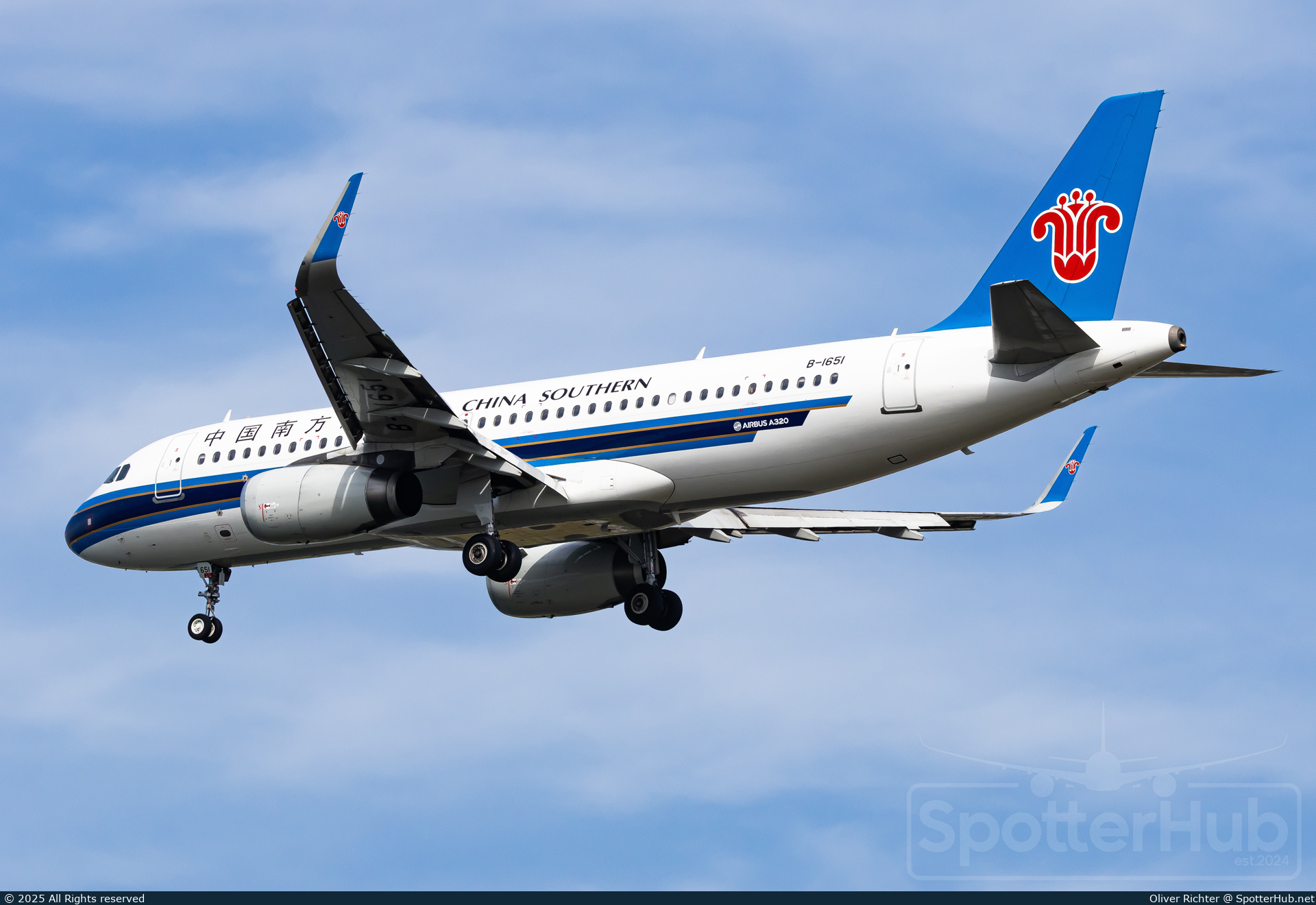 Photo of B-1651 - Airbus A320-232 operated by China Southern Airlines