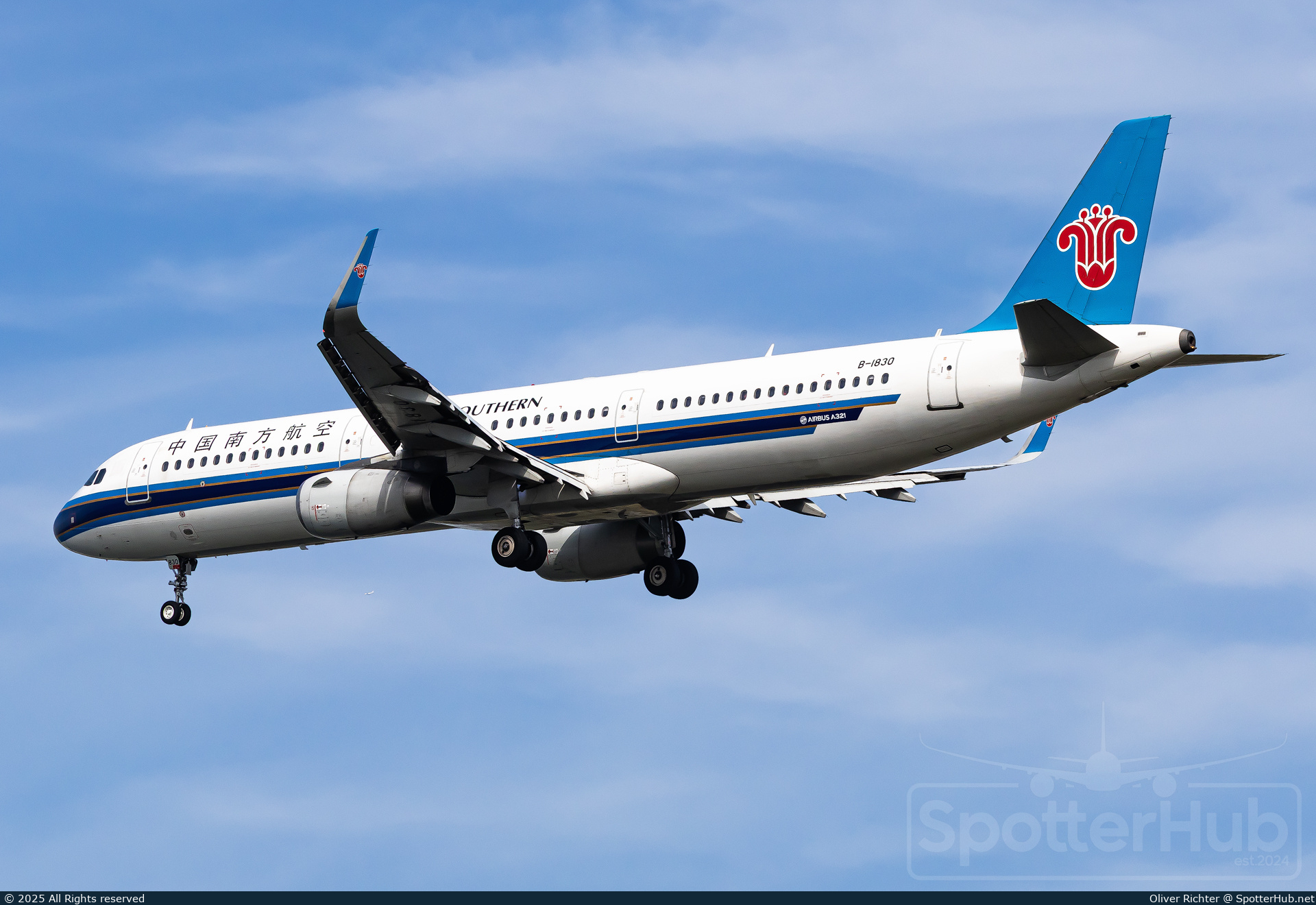Photo of B-1830 - Airbus A321-231 operated by China Southern Airlines