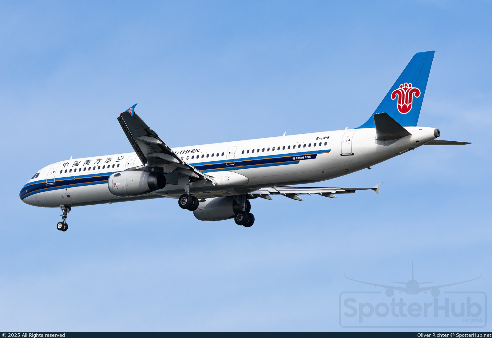 Photo of B-2418 - Airbus A321-231 operated by China Southern Airlines