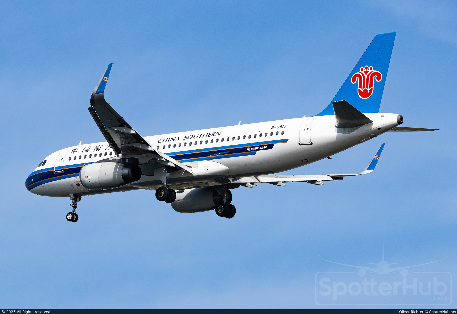Photo of B-9917 - Airbus A320-232 operated by China Southern Airlines