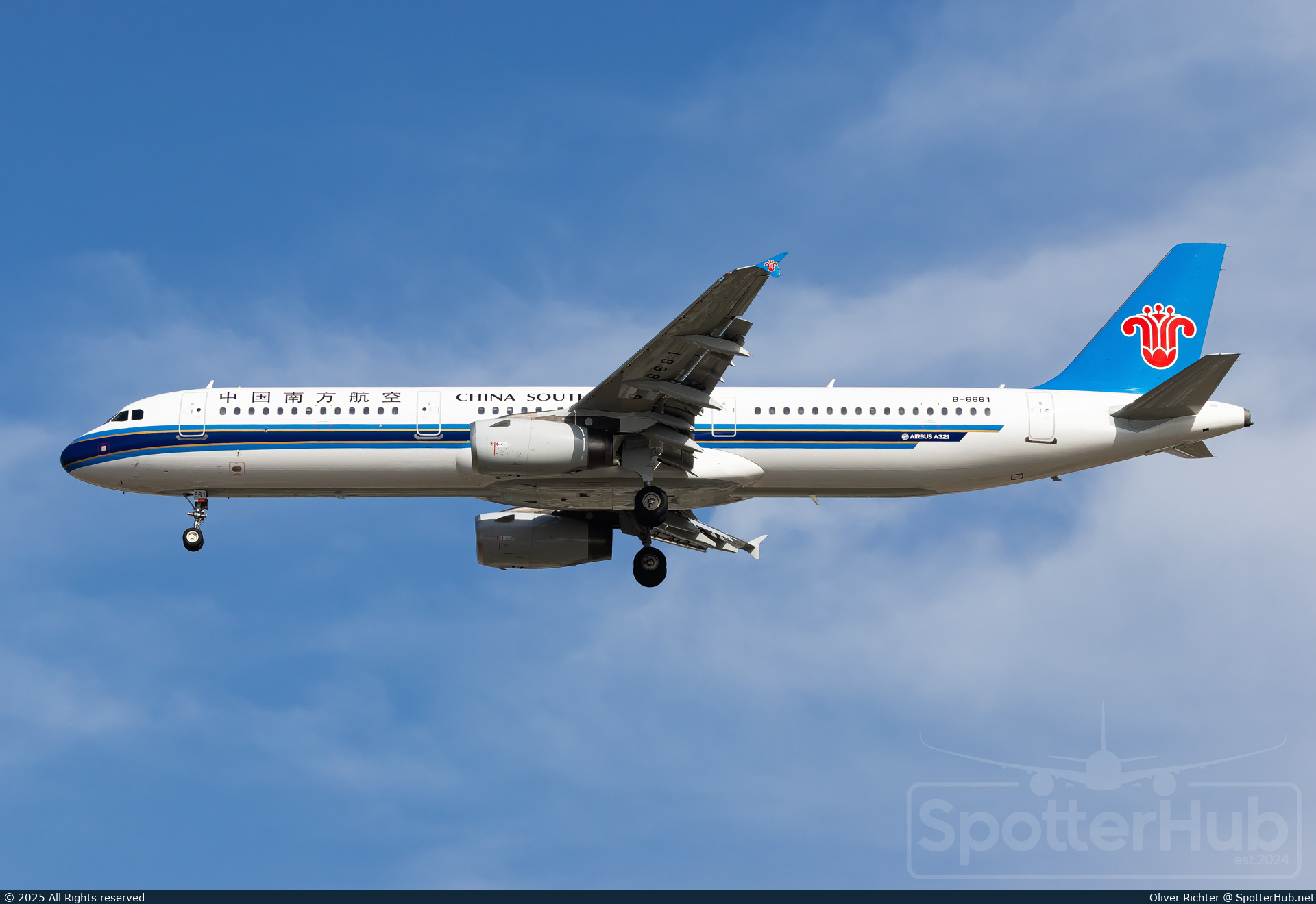 Photo of B-6661 - Airbus A321-231 operated by China Southern Airlines