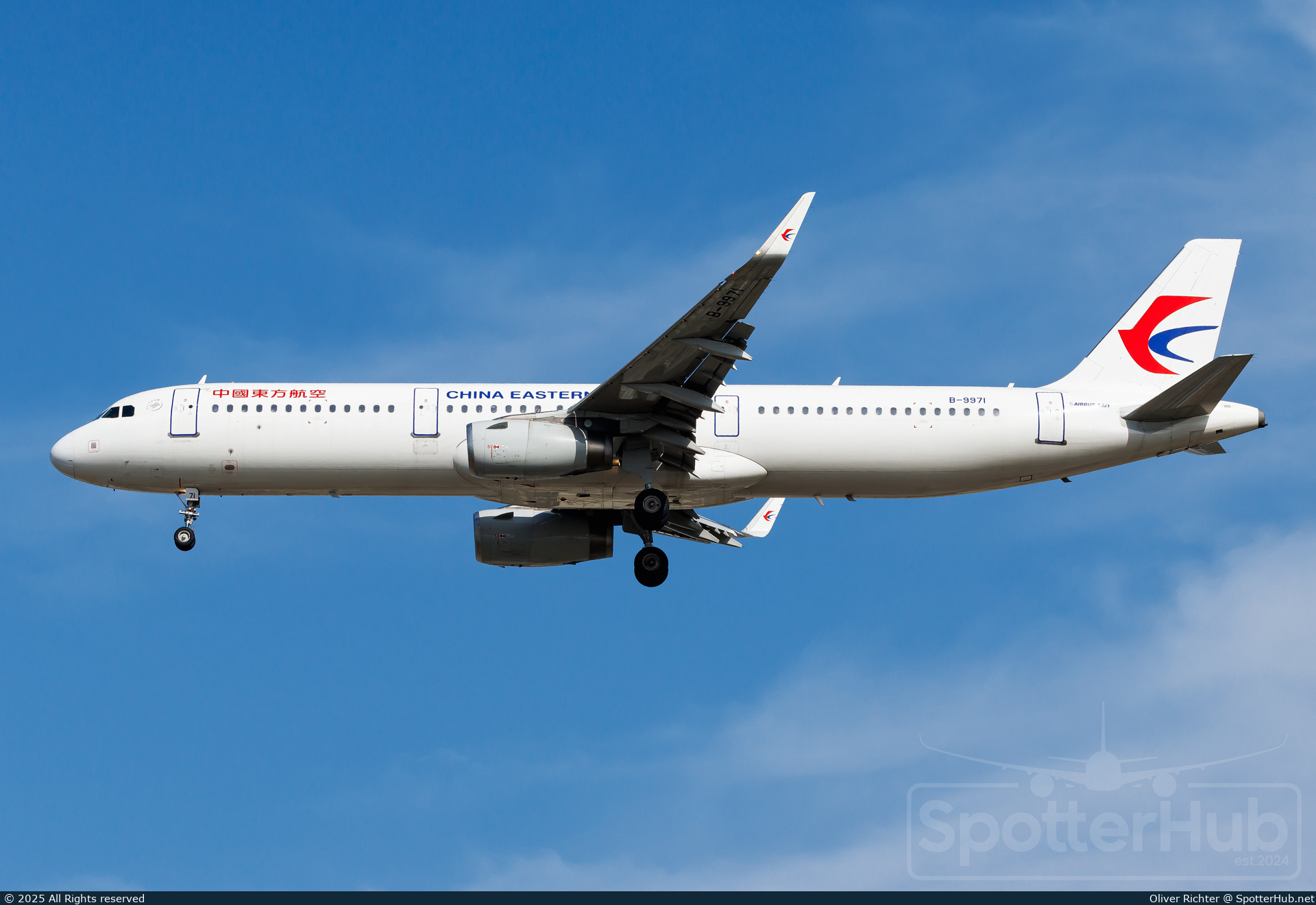 Photo of B-9971 - Airbus A321-231 operated by China Eastern Airlines
