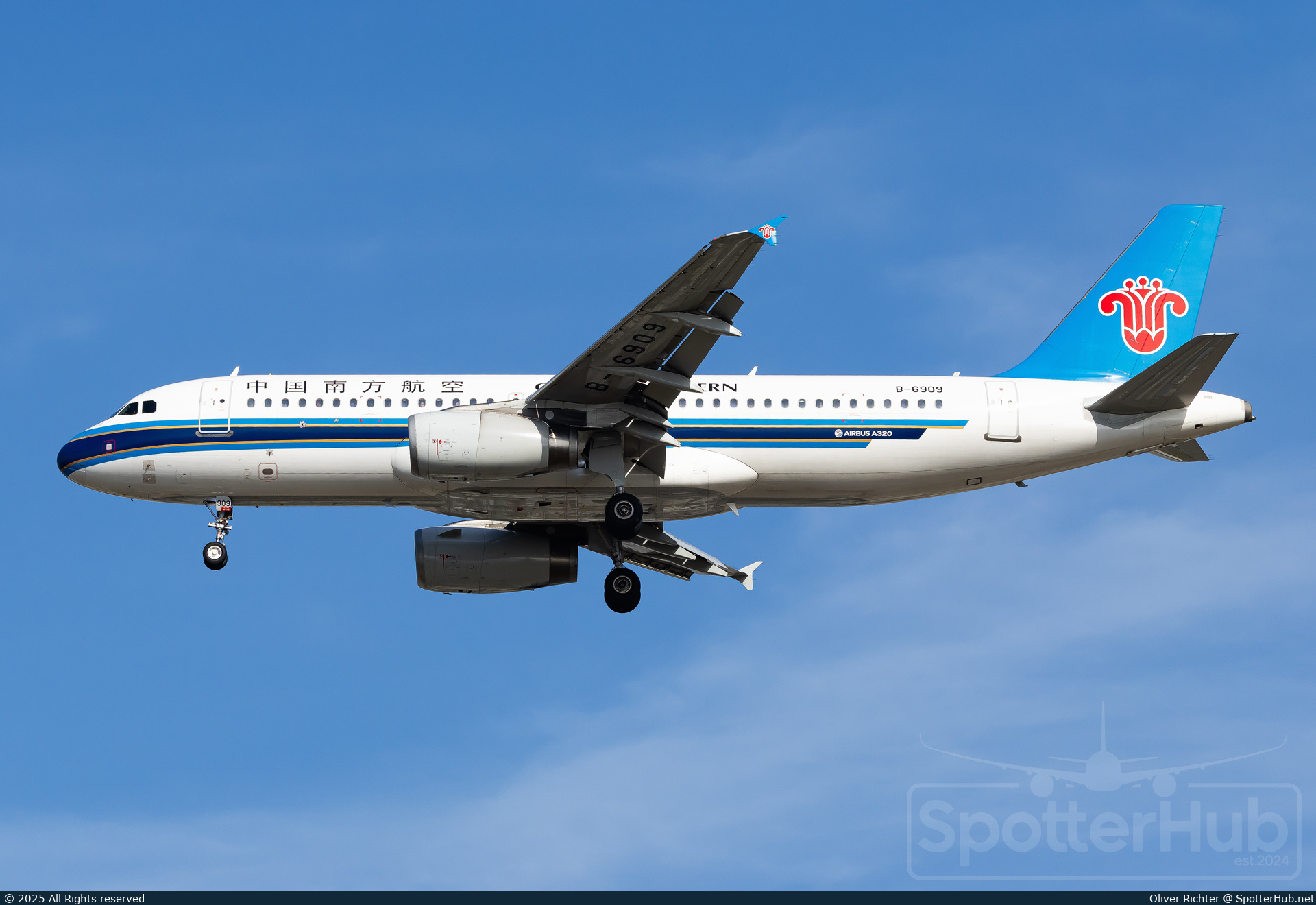 Photo of B-6909 - Airbus A320-232 operated by China Southern Airlines