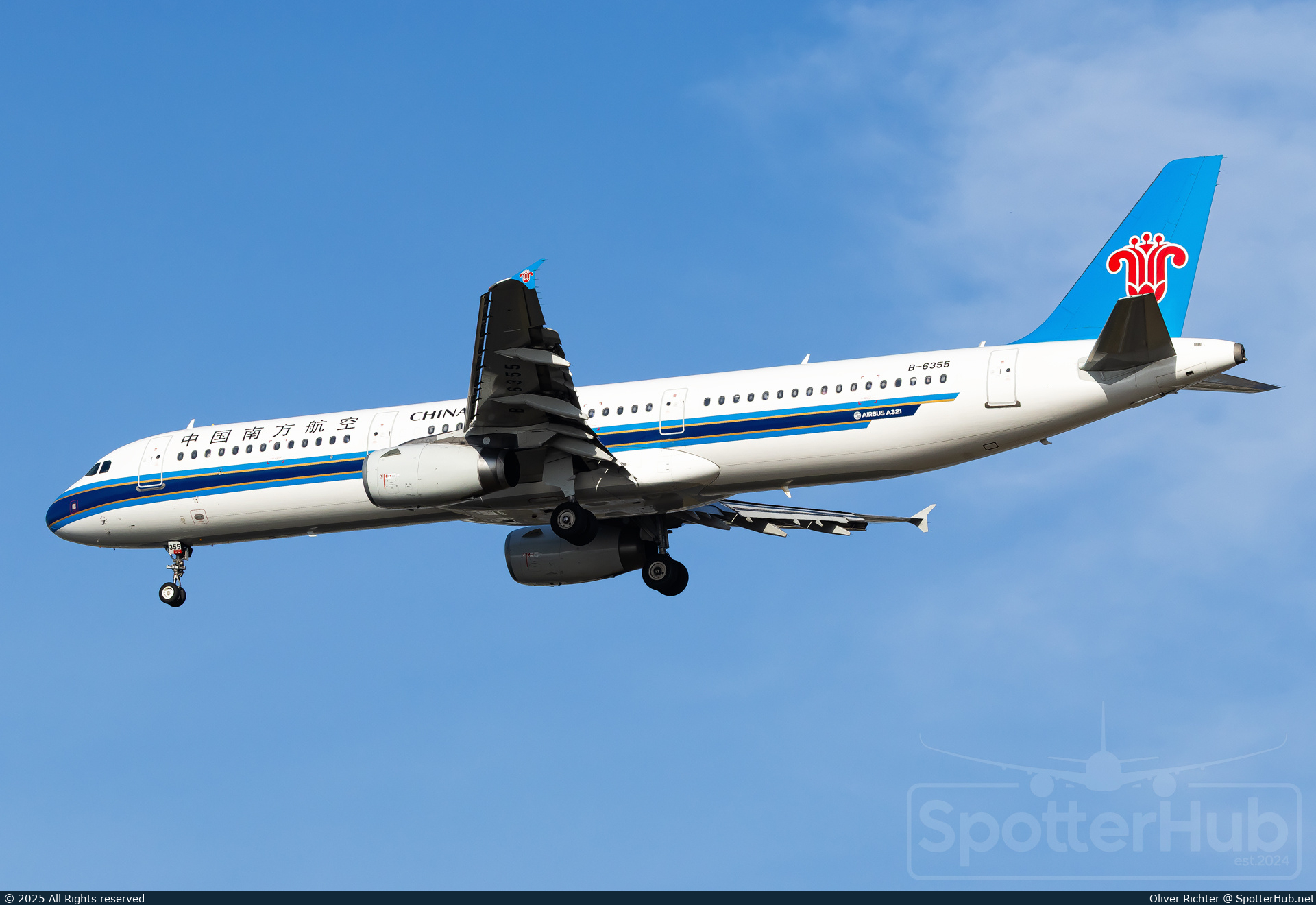 Photo of B-6355 - Airbus A321-231 operated by China Southern Airlines