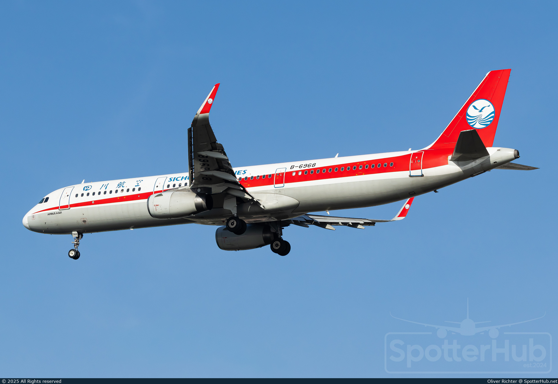 Photo of B-6968 - Airbus A321-231 operated by Sichuan Airlines