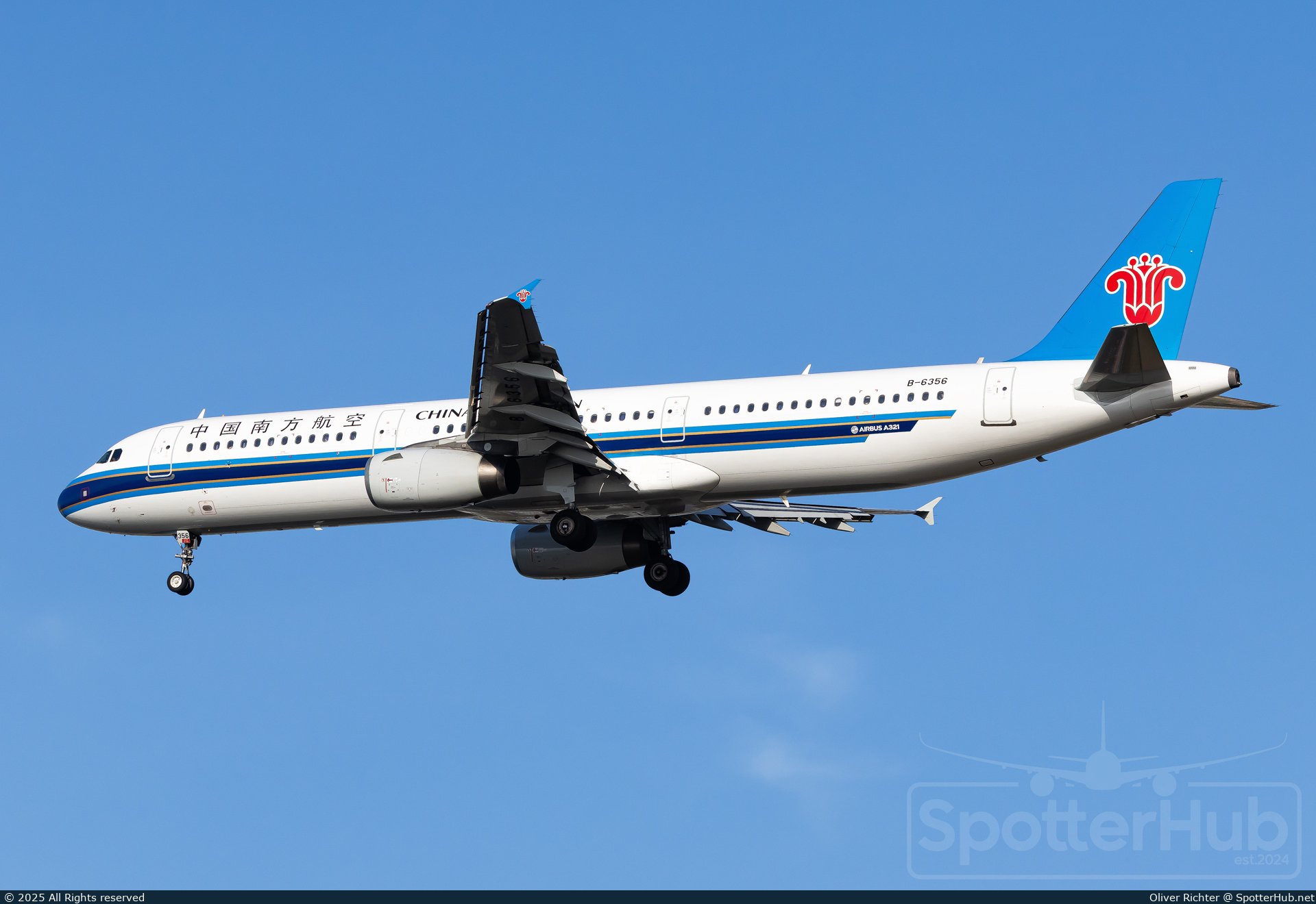 Photo of B-6356 - Airbus A321-231 operated by China Southern Airlines