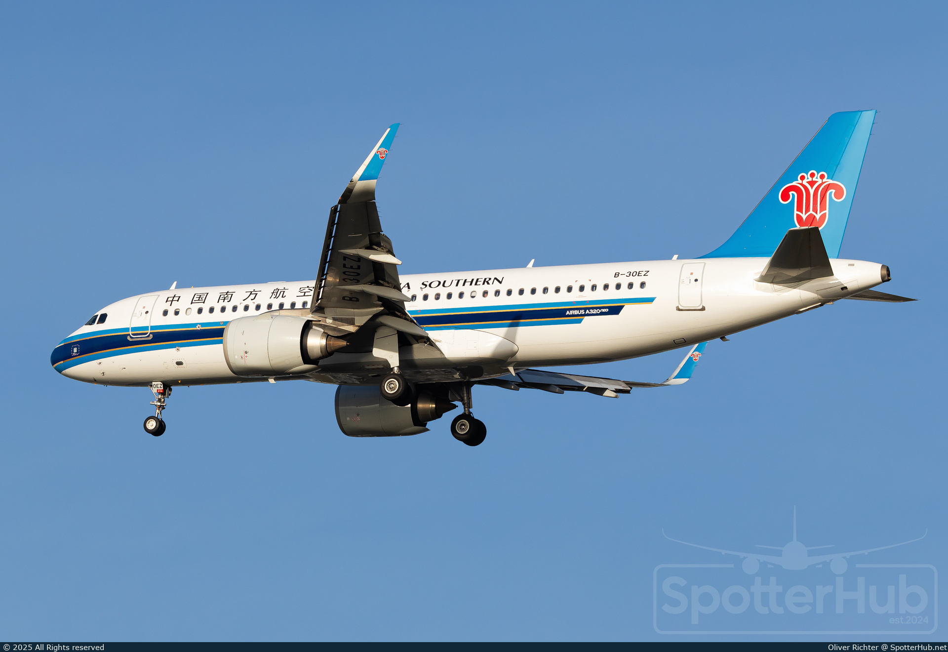 Photo of B-30EZ - Airbus A320-251N operated by China Southern Airlines