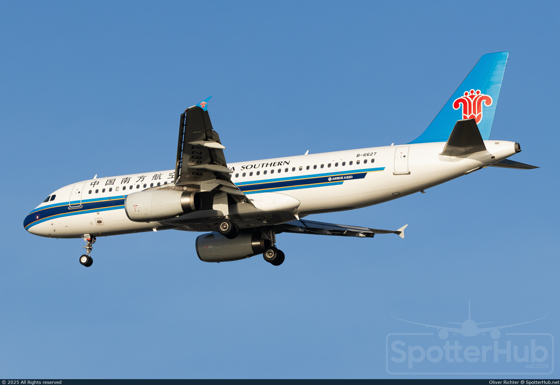 Photo of B-6627 - Airbus A320-232 operated by China Southern Airlines