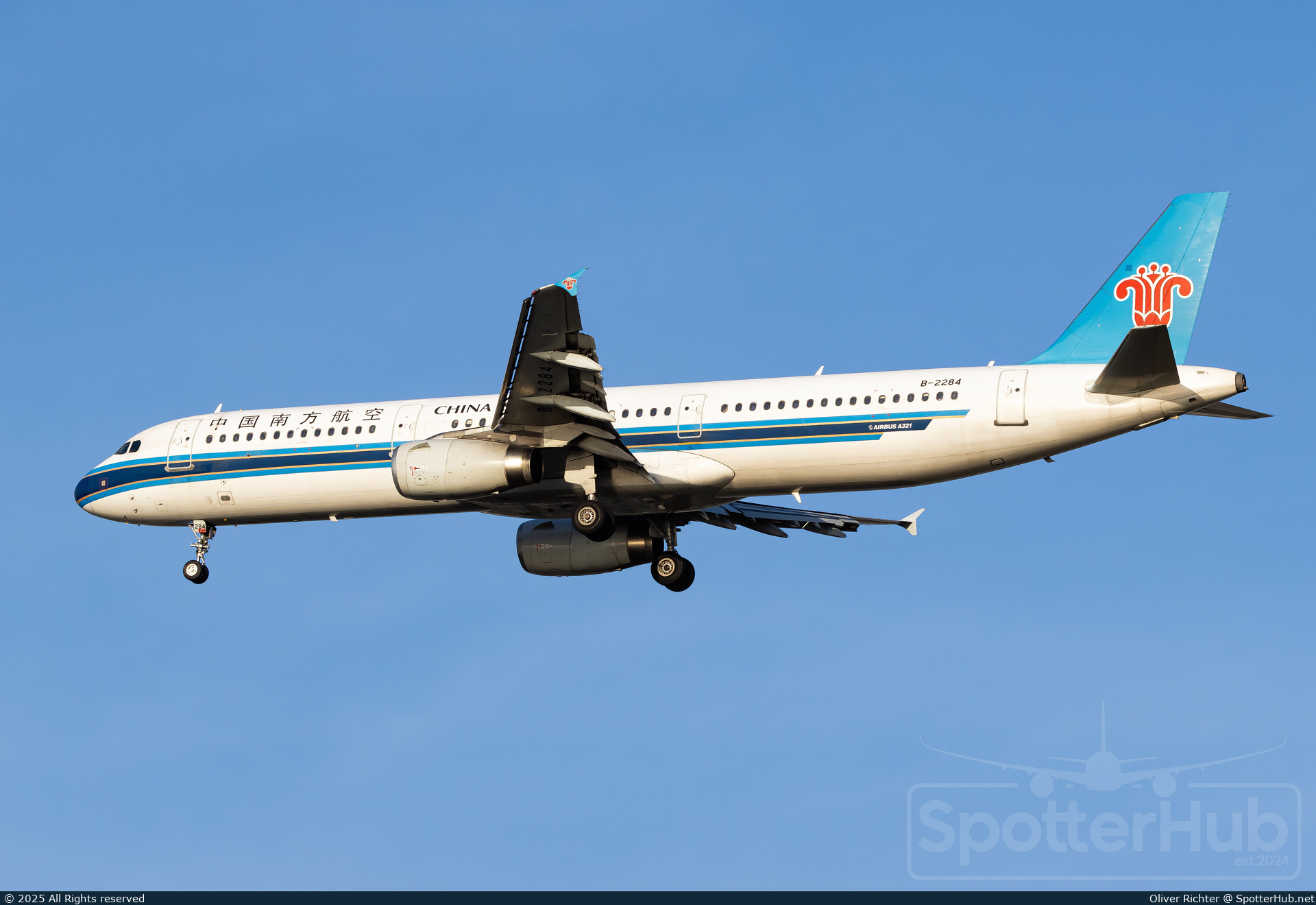 Photo of B-2284 - Airbus A321-231 operated by China Southern Airlines