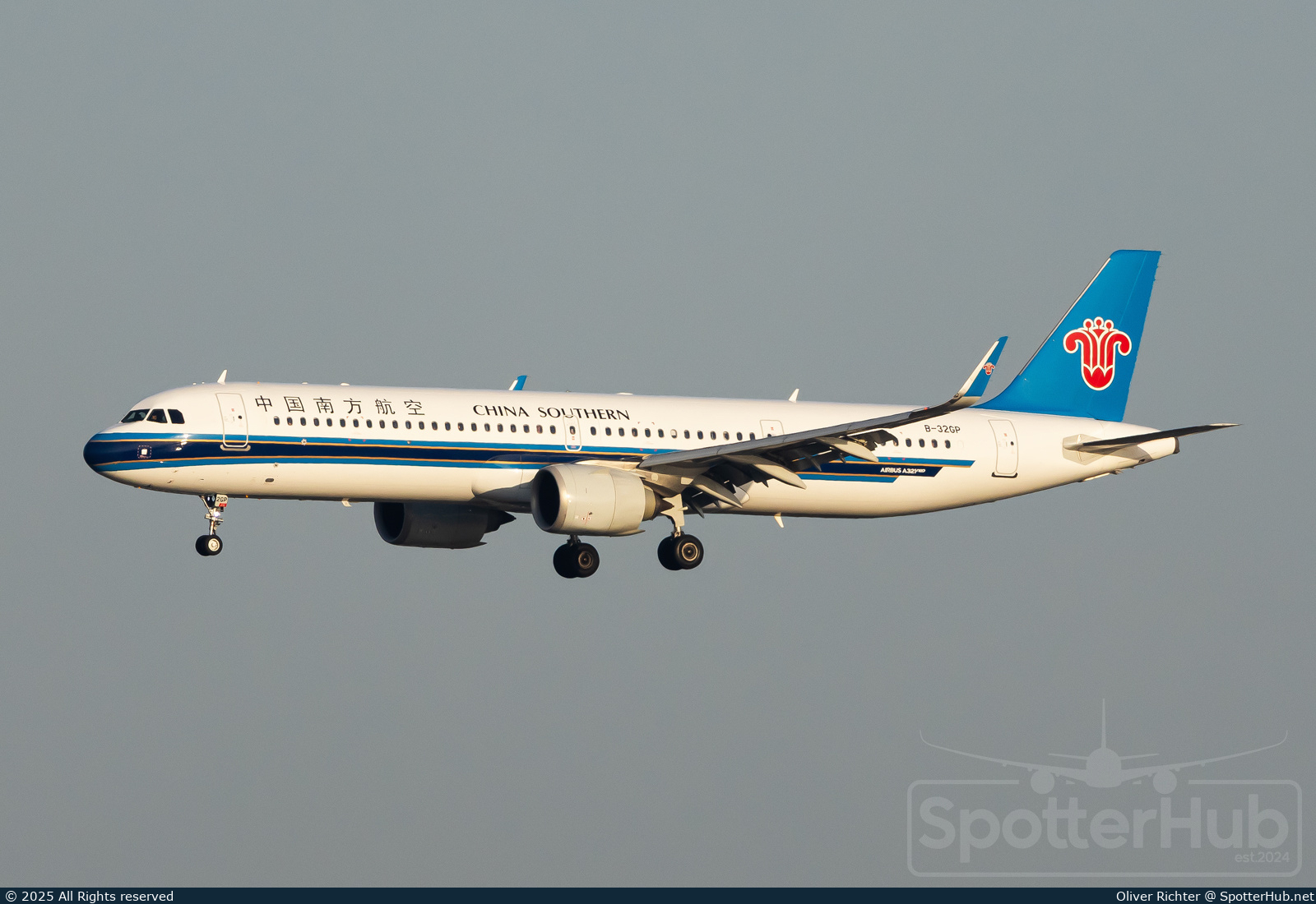 Photo of B-32GP - Airbus A321-253NX operated by China Southern Airlines