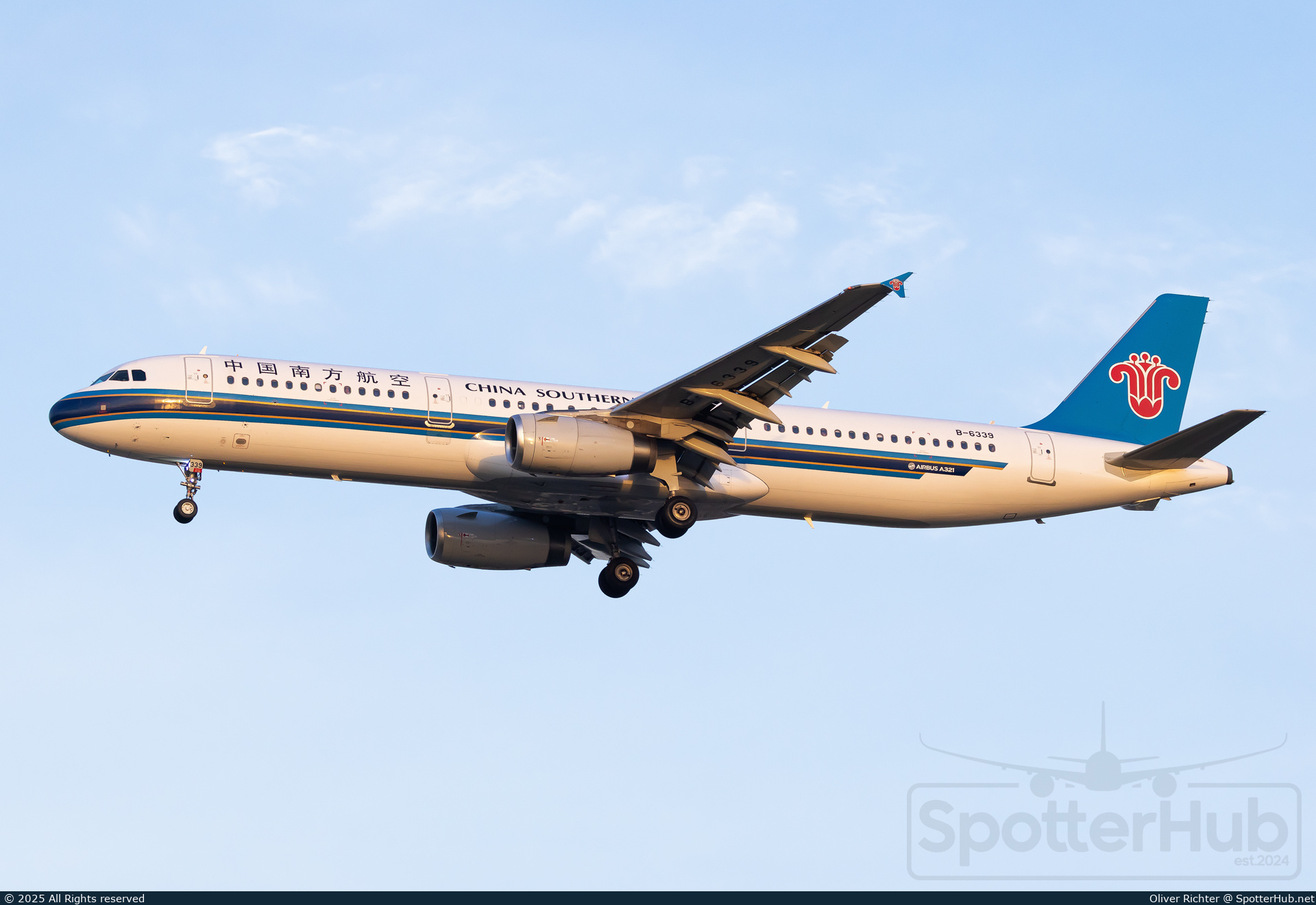 Photo of B-6339 - Airbus A321-231 operated by China Southern Airlines