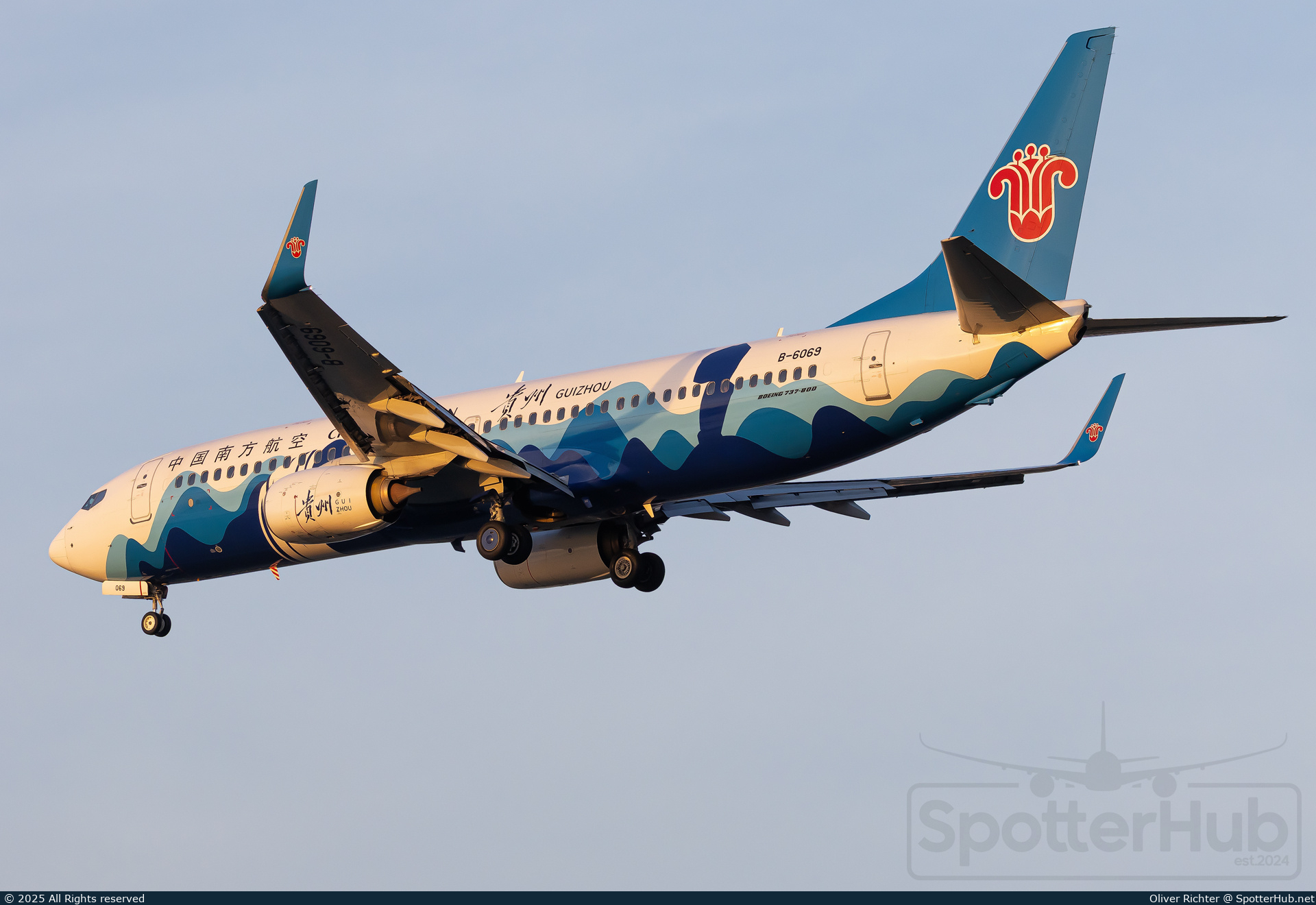 Photo of B-6069 - Boeing 737-81B operated by China Southern Airlines
