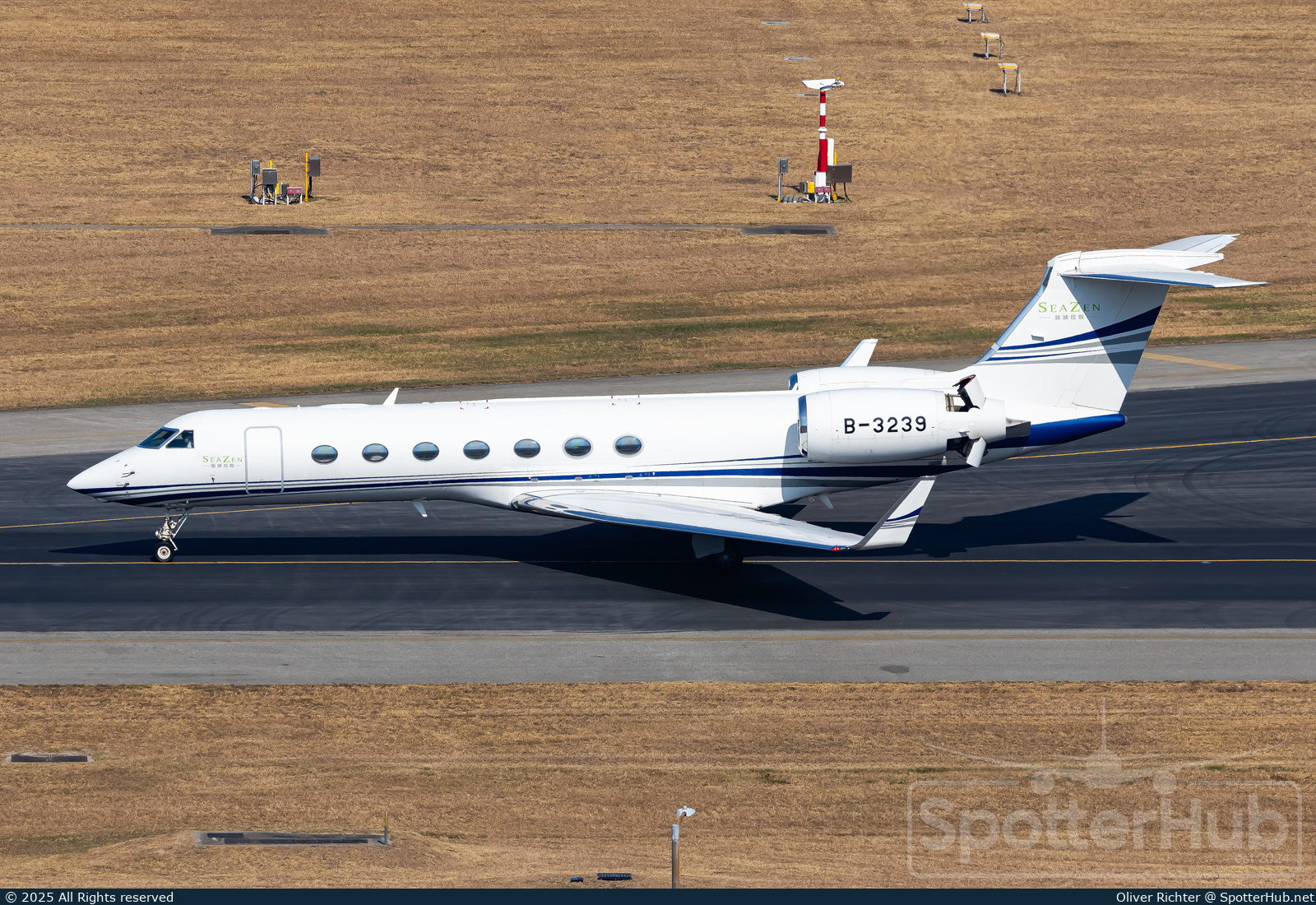 Photo of B-3239 - Gulfstream GV-SP (G550) operated by Deer Jet