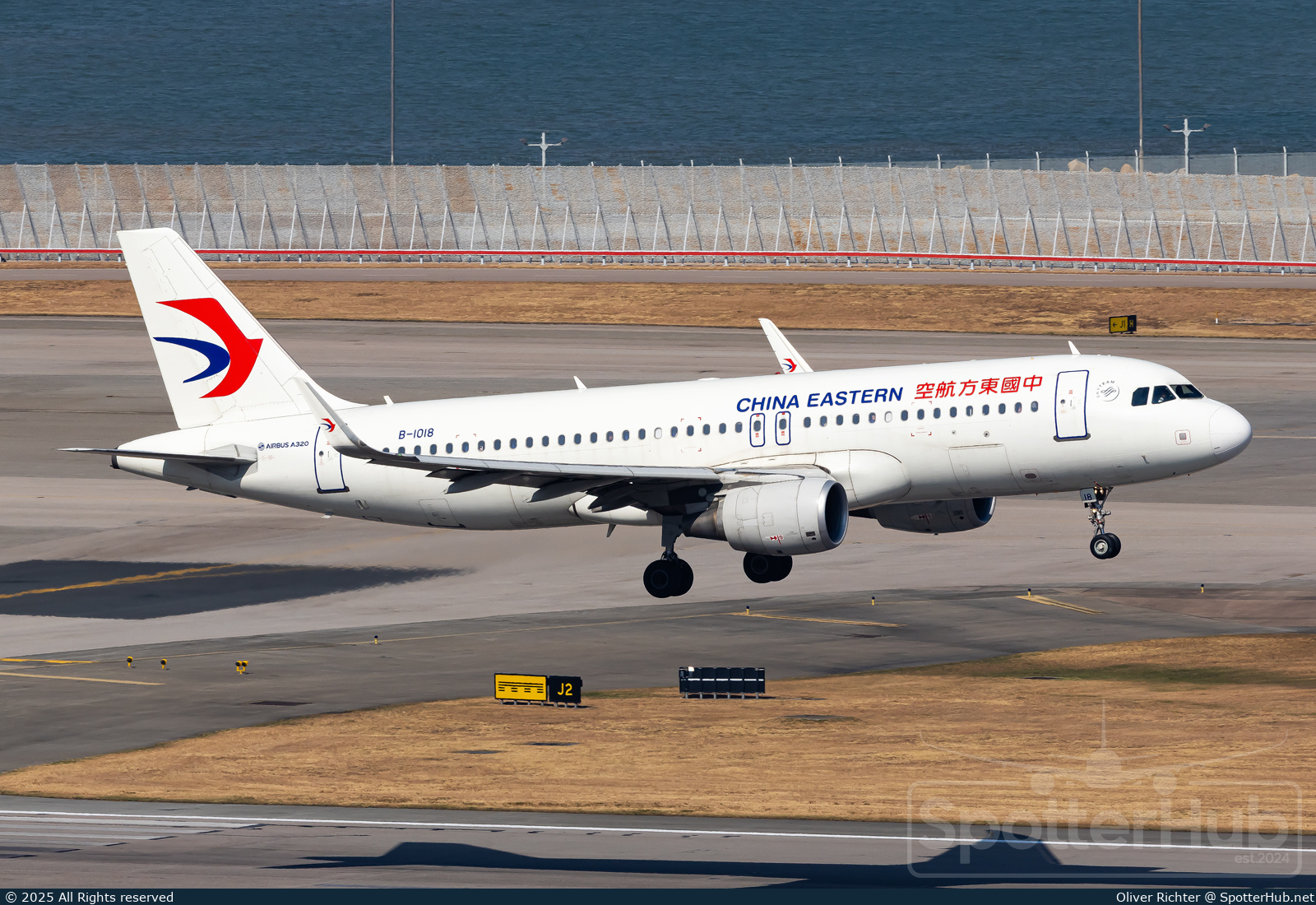 Photo of B-1018 - Airbus A320-214 operated by China Eastern Airlines
