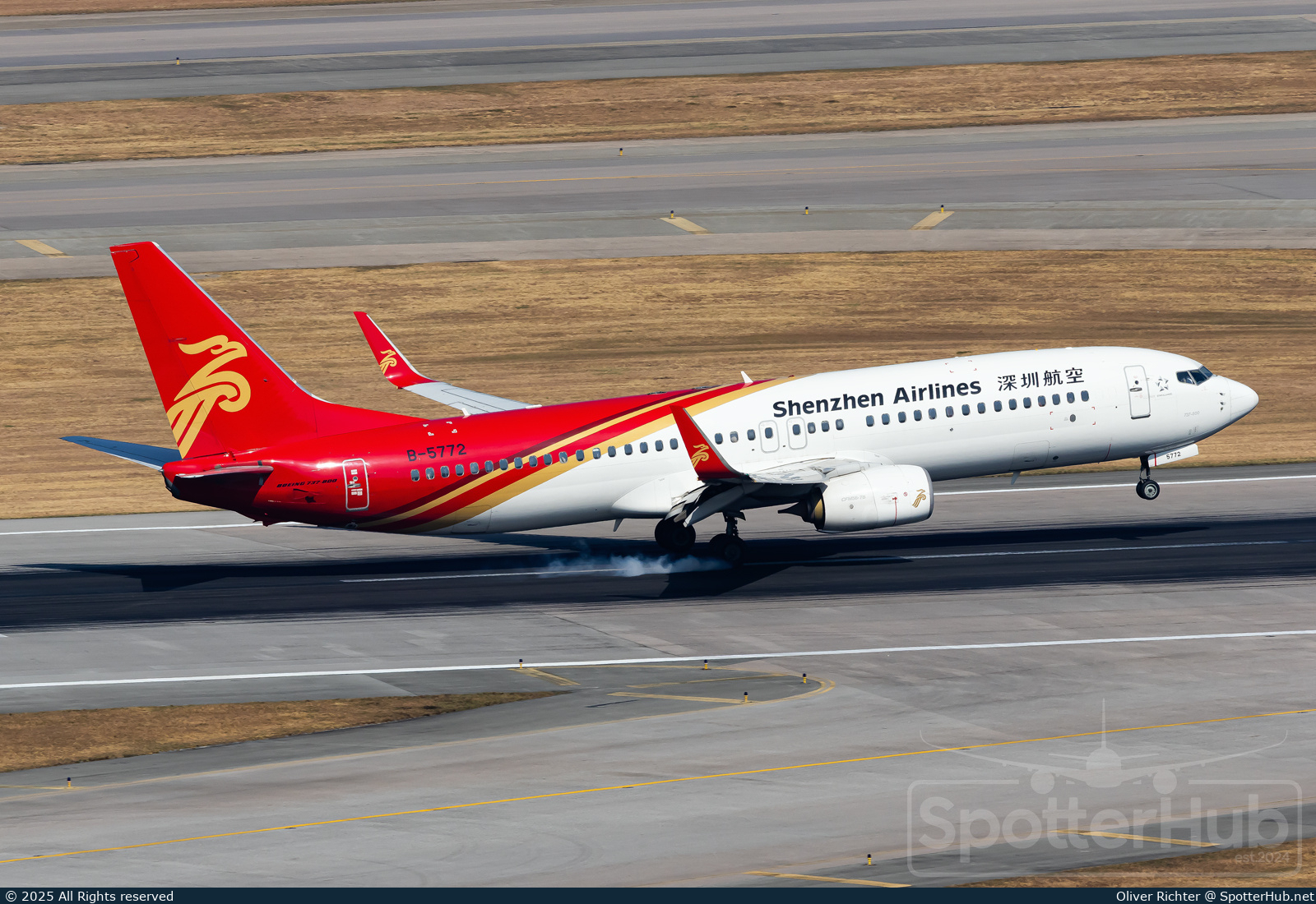 Photo of B-5772 - Boeing 737-87L operated by Shenzhen Airlines