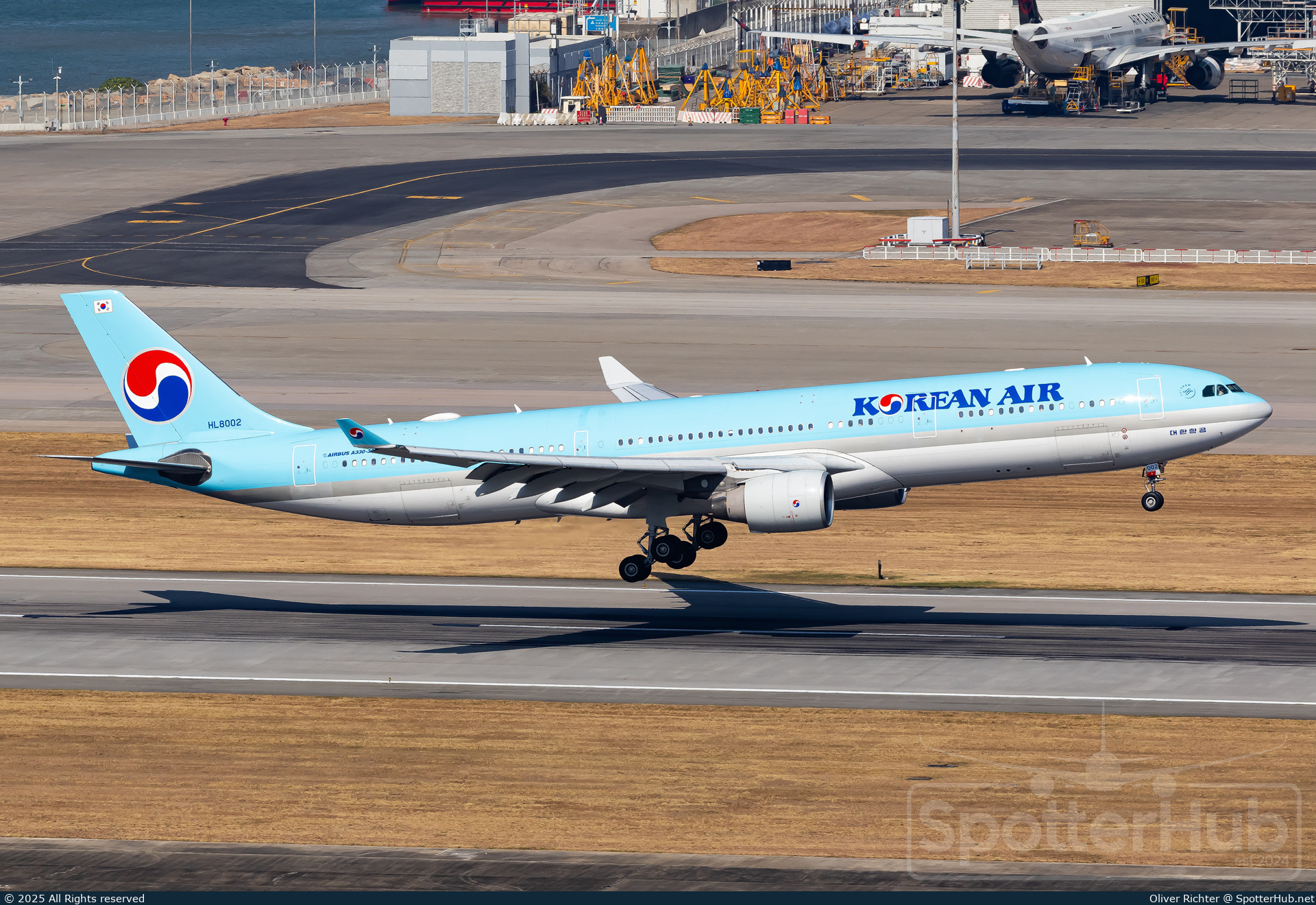 Photo of HL8002 - Airbus A330-323 operated by Korean Air