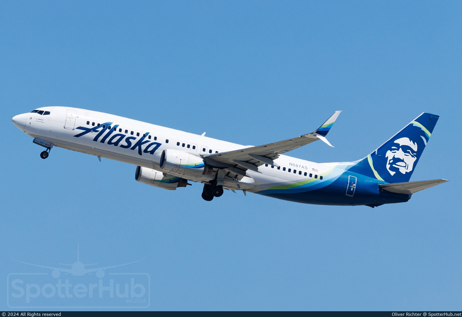 Photo of N587AS - Boeing 737-890 operated by Alaska Airlines