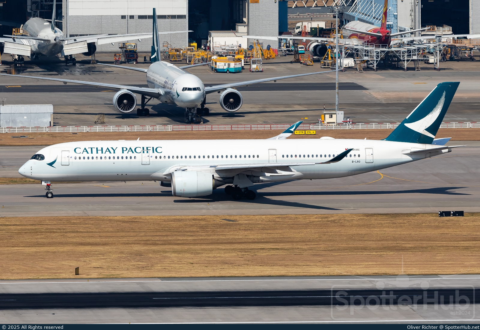 Photo of B-LRO - Airbus A350-941 operated by Cathay Pacific Airways