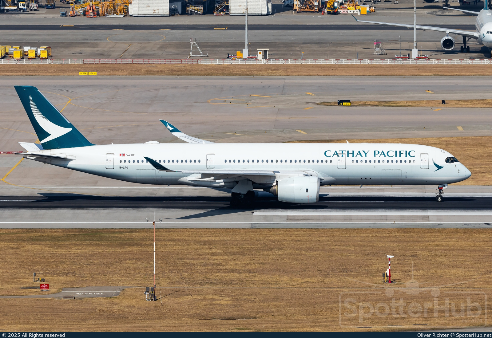 Photo of B-LRO - Airbus A350-941 operated by Cathay Pacific Airways