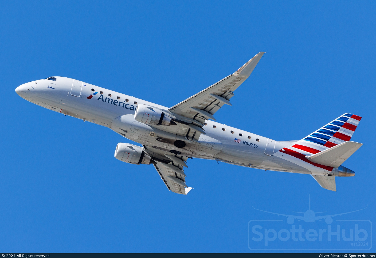 Photo of N507SY - Embraer ERJ-175LR operated by American Eagle (opb SkyWest Airlines)