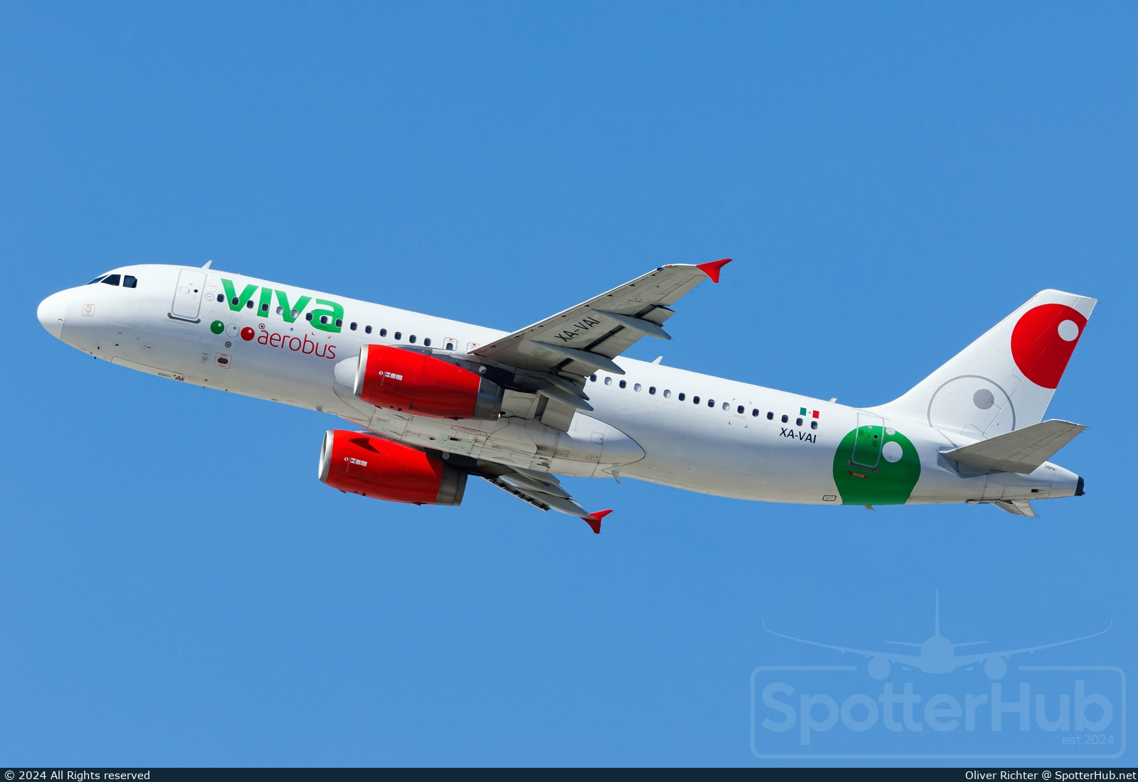 Photo of XA-VAI - Airbus A320-232 operated by Viva Aerobus