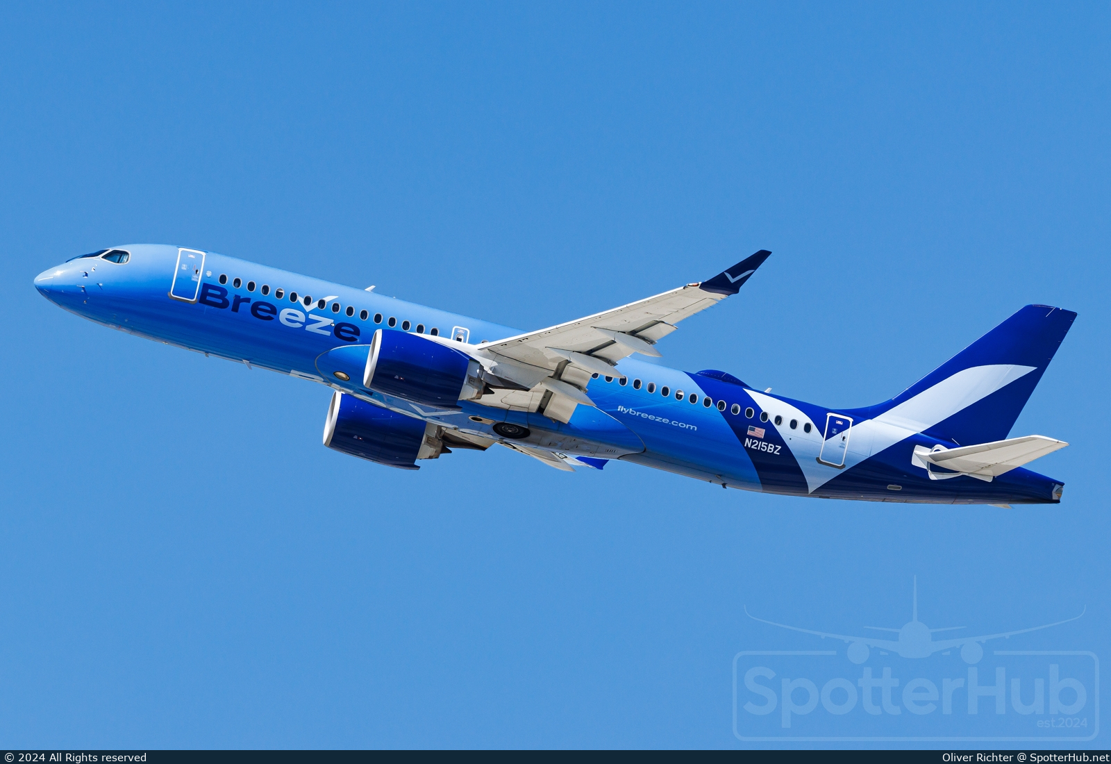 Photo of N215BZ - Airbus A220-300 operated by Breeze Airways
