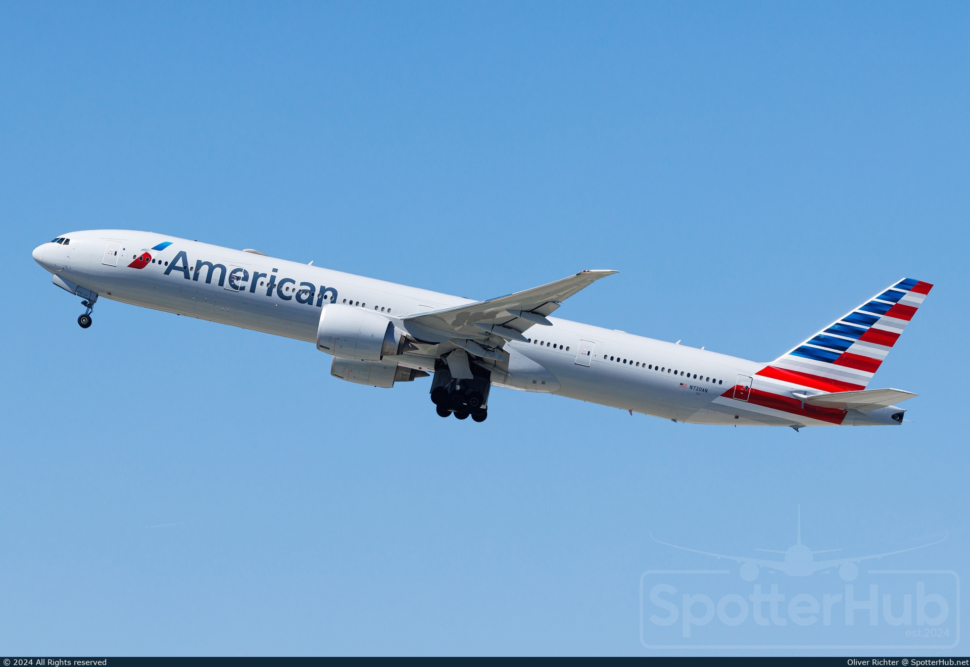 Photo of N720AN - Boeing 777-323(ER) operated by American Airlines