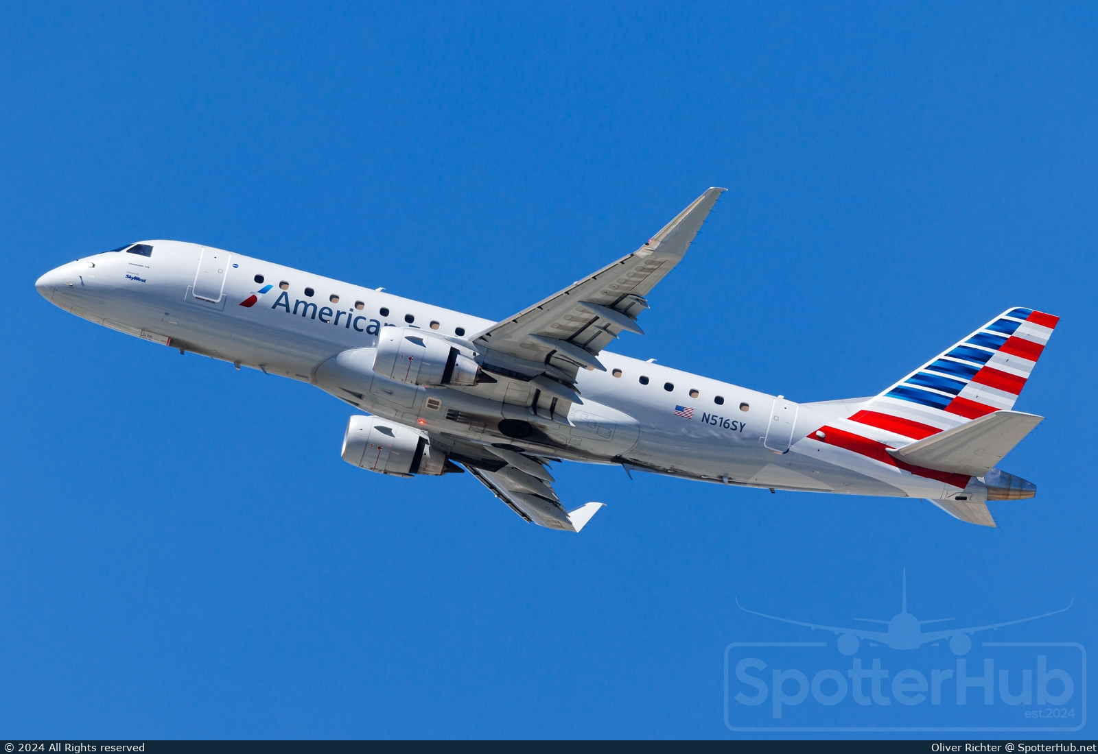 Photo of N516SY - Embraer ERJ-175LR operated by American Eagle (opb SkyWest Airlines)