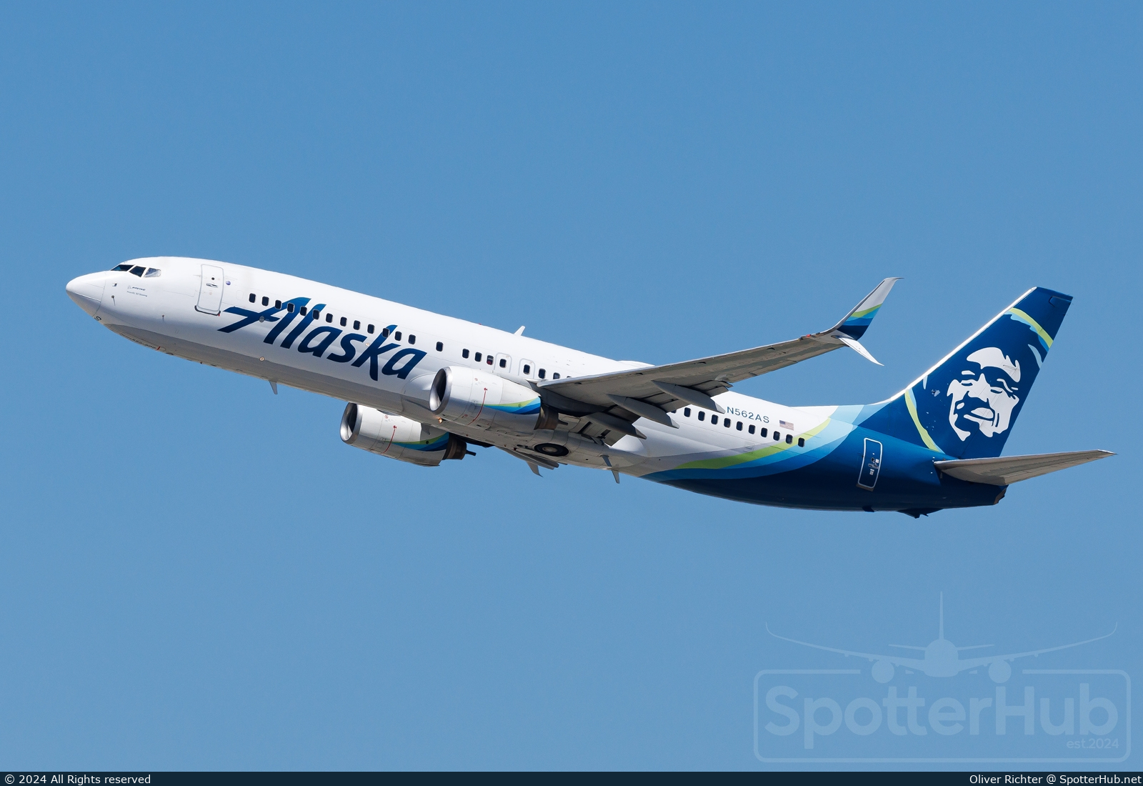 Photo of N562AS - Boeing 737-890 operated by Alaska Airlines