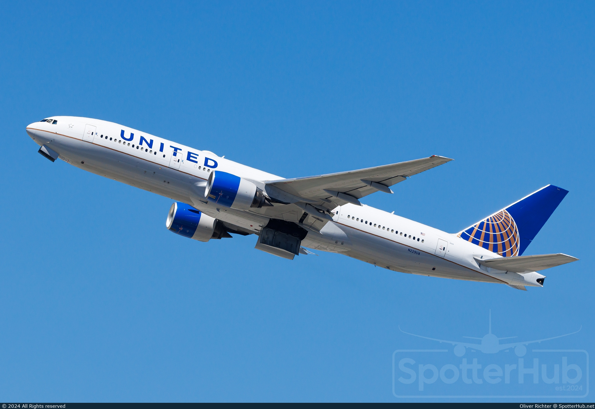 Photo of N229UA - Boeing 777-222(ER) operated by United Airlines