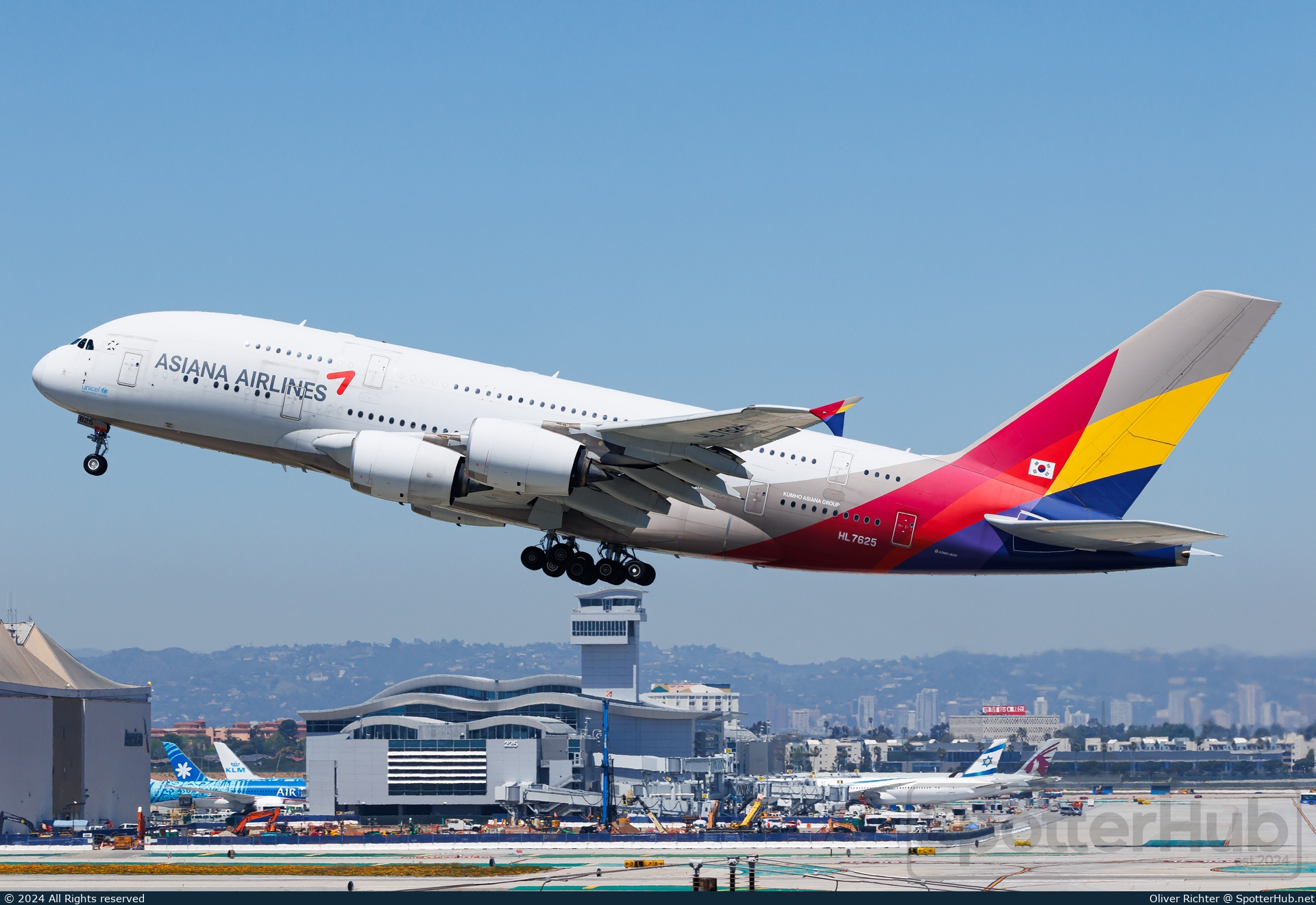 Photo of HL7625 - Airbus A380-841 operated by Asiana Airlines