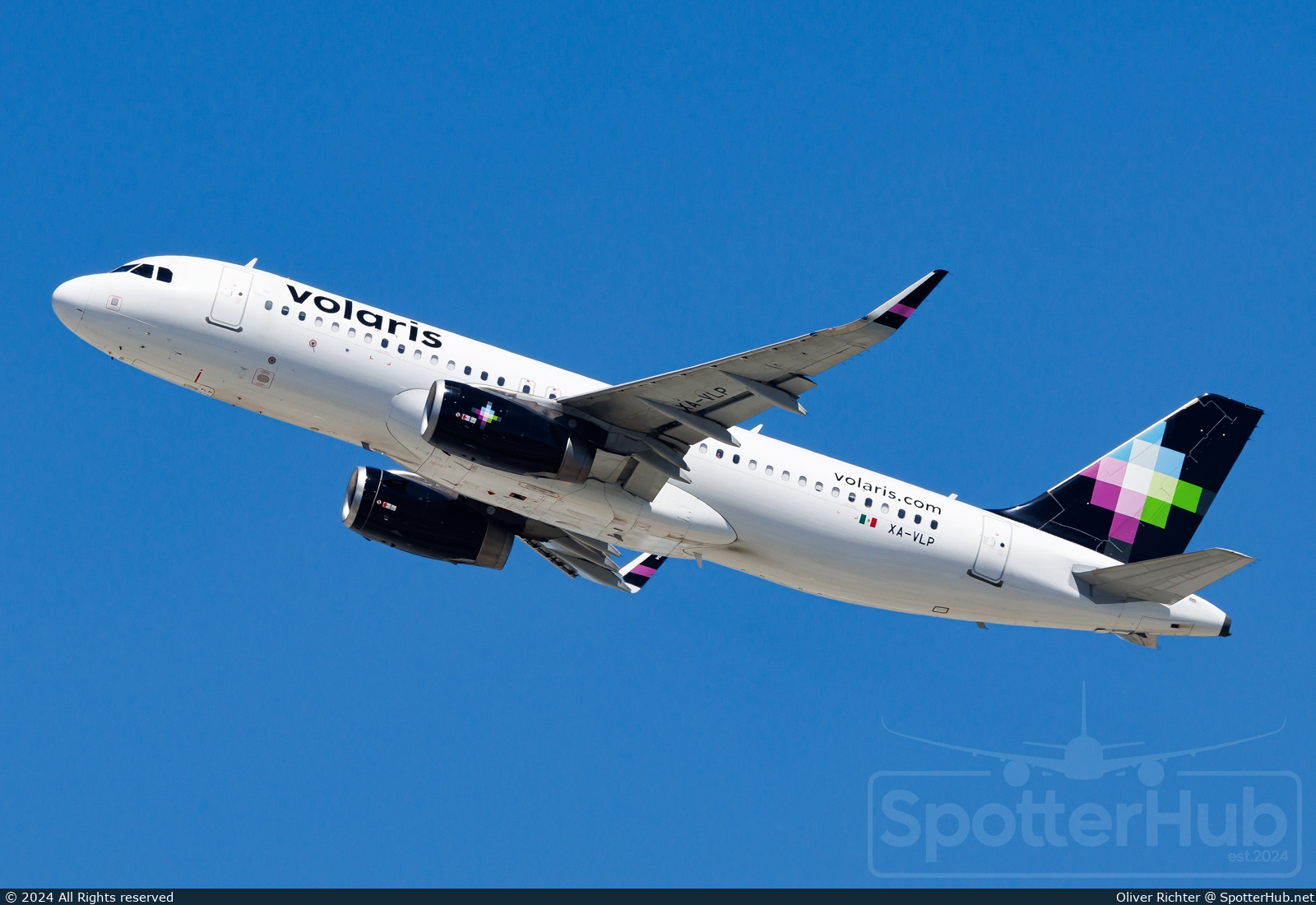 Photo of XA-VLP - Airbus A320-233 operated by Volaris