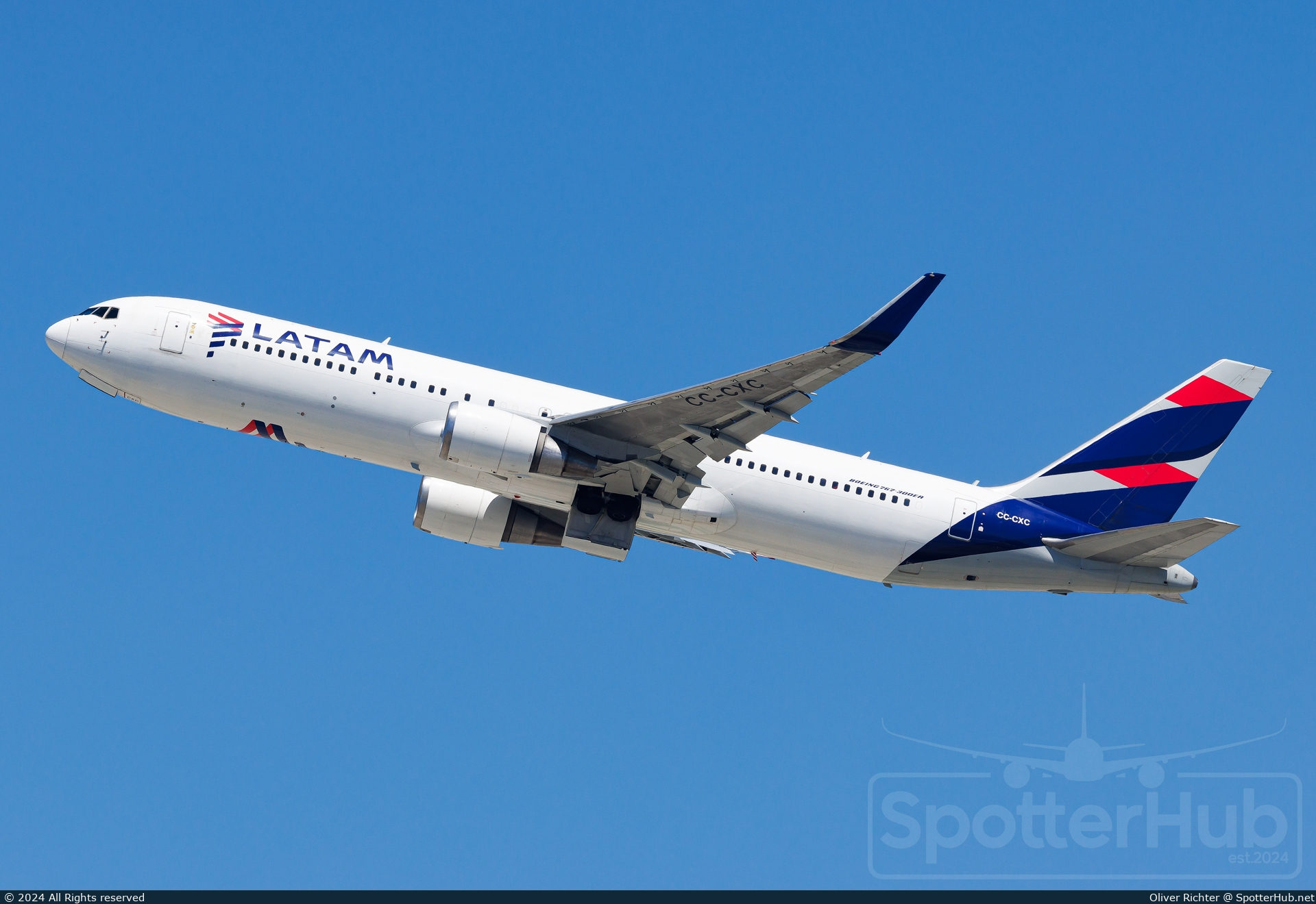 Photo of CC-CXC - Boeing 767-316(ER) operated by LATAM Airlines