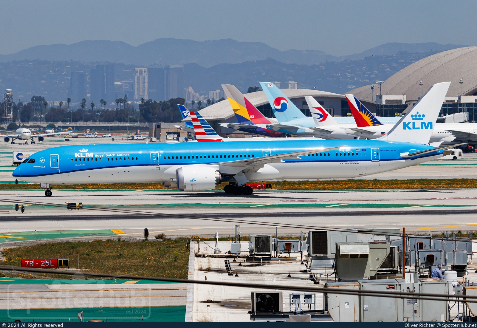 Photo of PH-BKL - Boeing 787-10 Dreamliner operated by KLM Royal Dutch Airlines