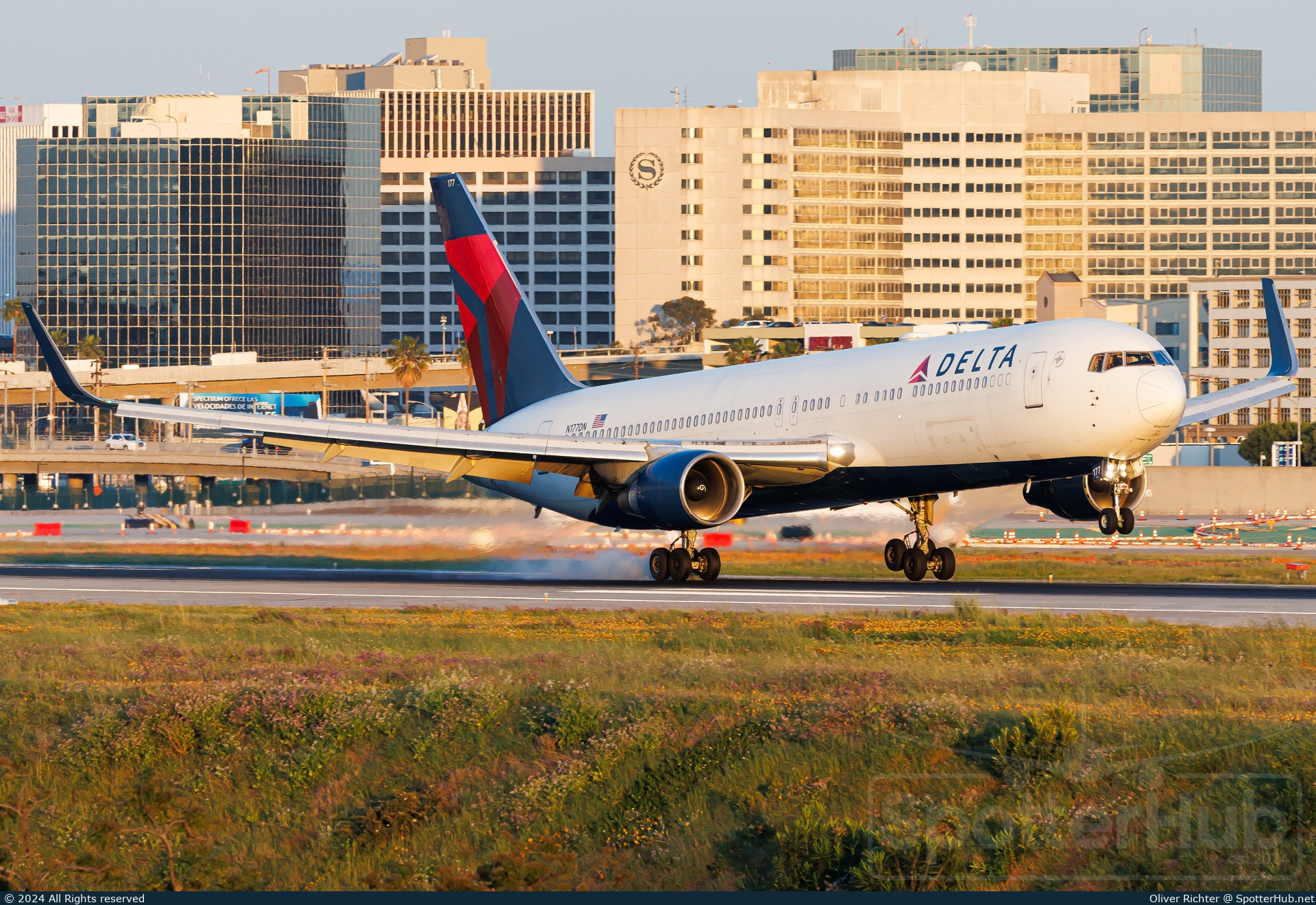 Photo of N177DN - Boeing 767-332(ER) operated by Delta Air Lines
